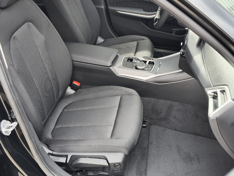 BMW 318 i Touring — photo 9