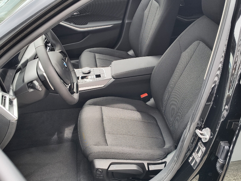 BMW 318 i Touring — photo 10