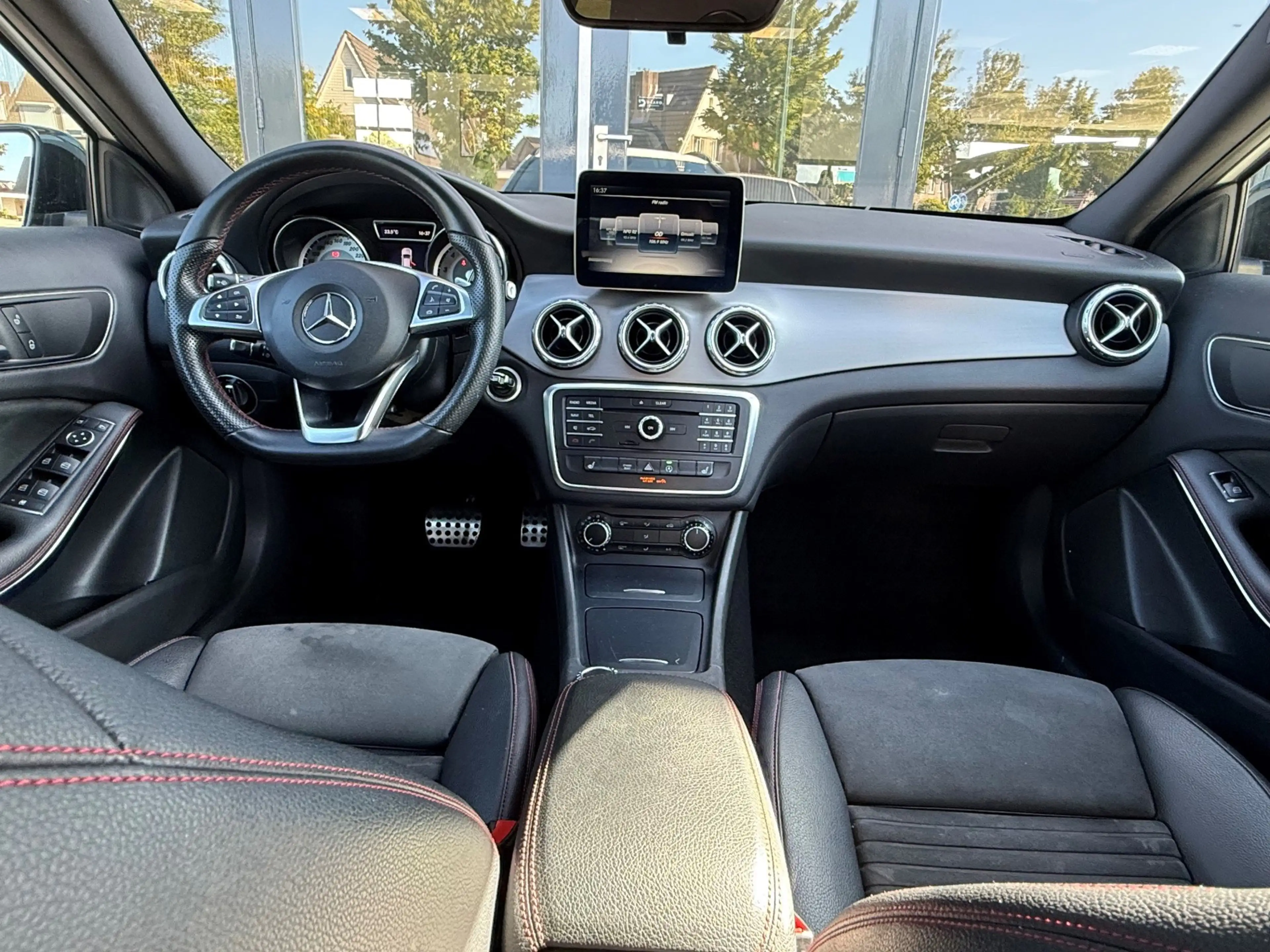 Mercedes-Benz GLA 180 AMG Night Edition Camera Navi — photo 5
