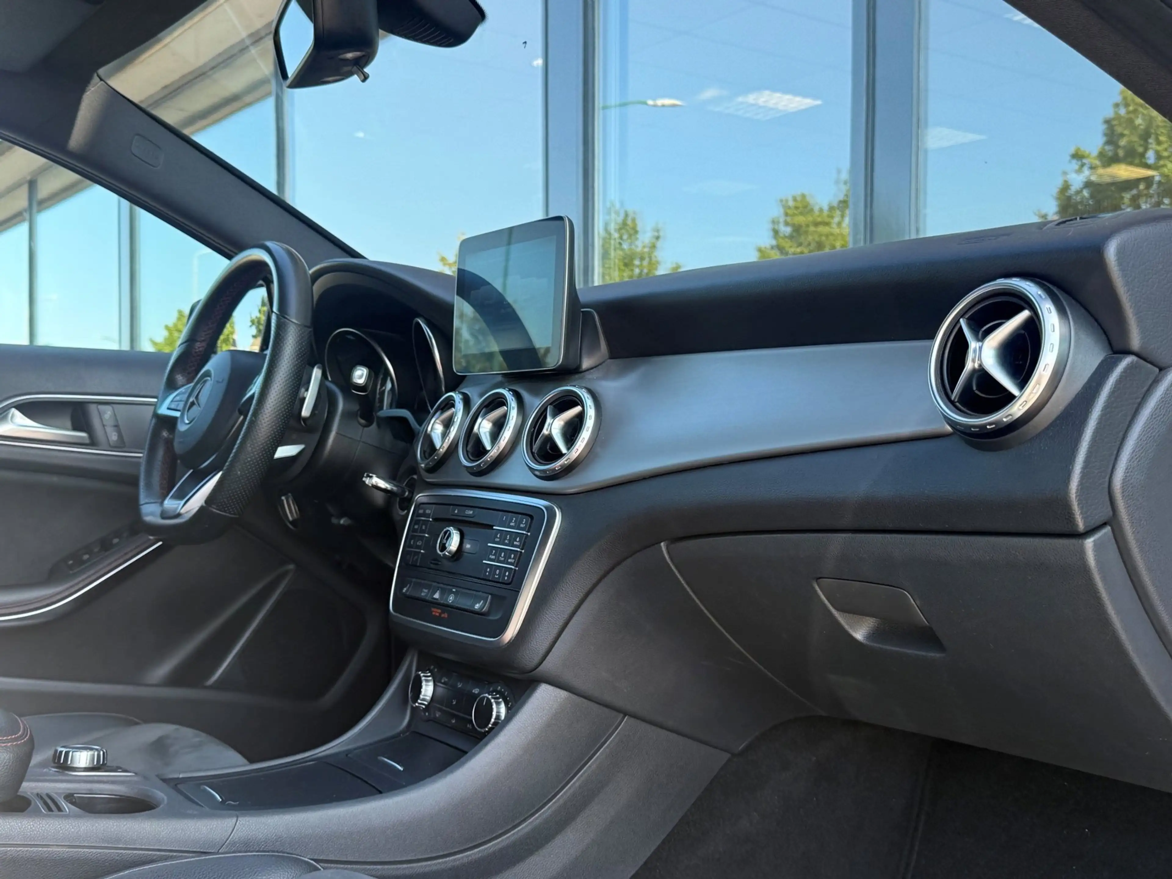 Mercedes-Benz GLA 180 AMG Night Edition Camera Navi — photo 17