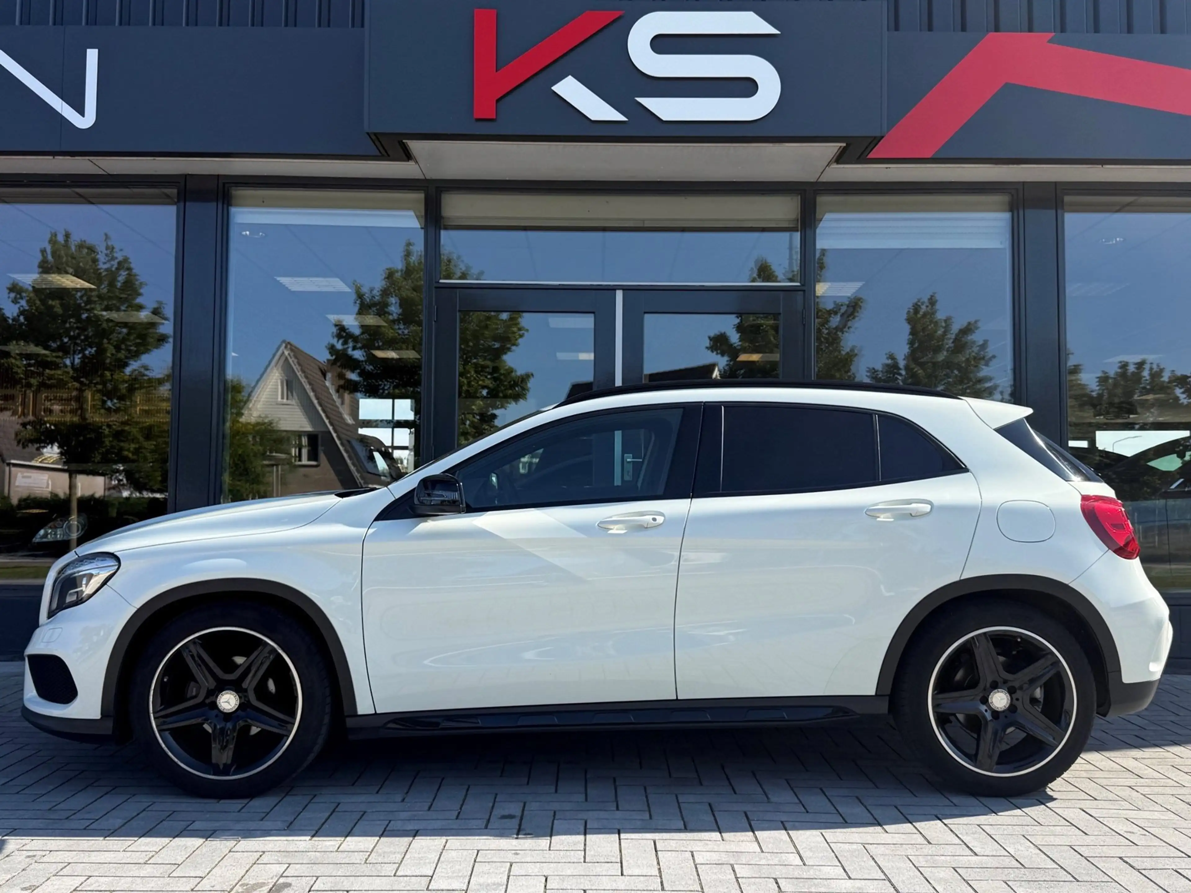 Mercedes-Benz GLA 180 AMG Night Edition Camera Navi — photo 10