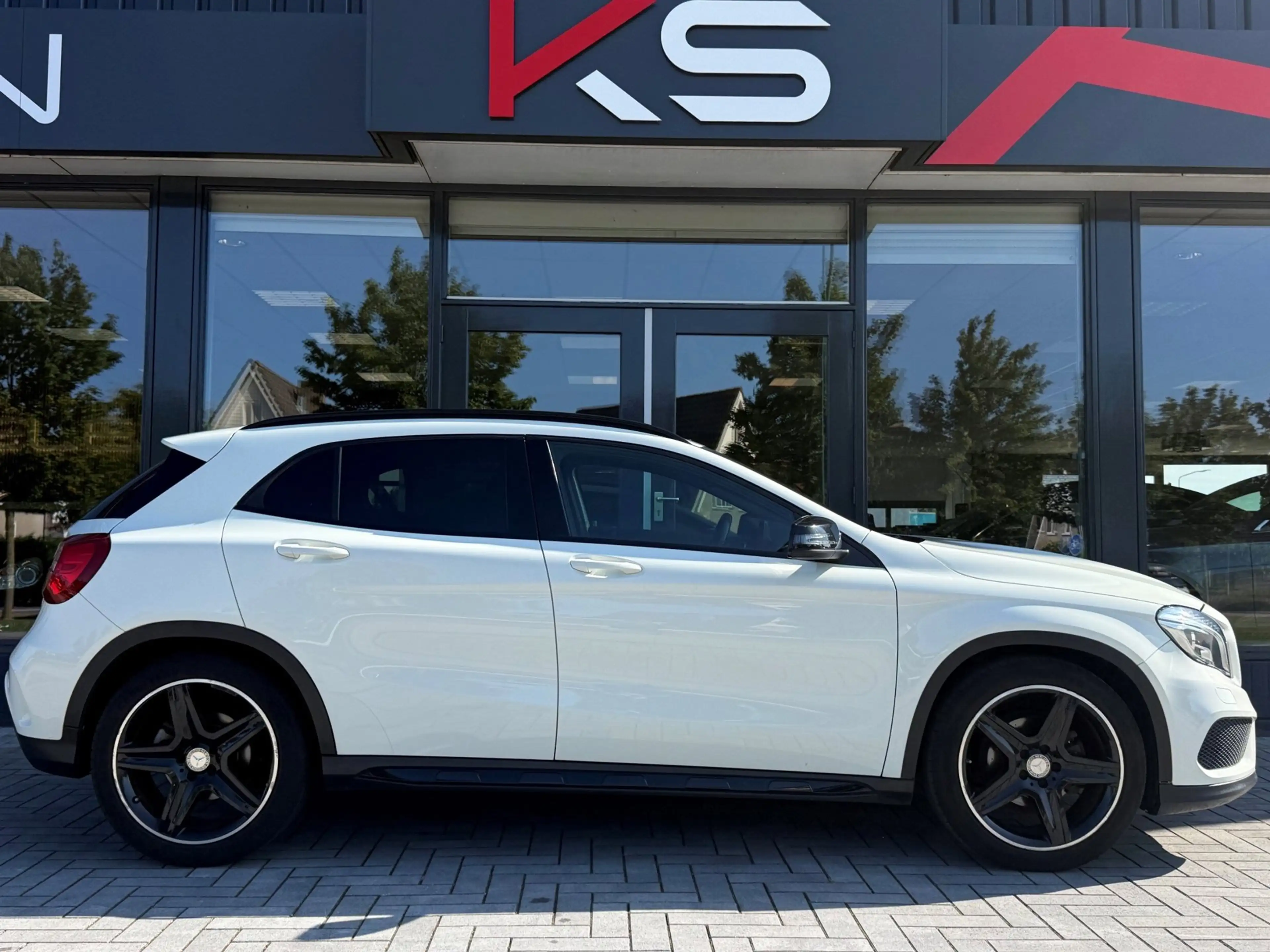 Mercedes-Benz GLA 180 AMG Night Edition Camera Navi — photo 8