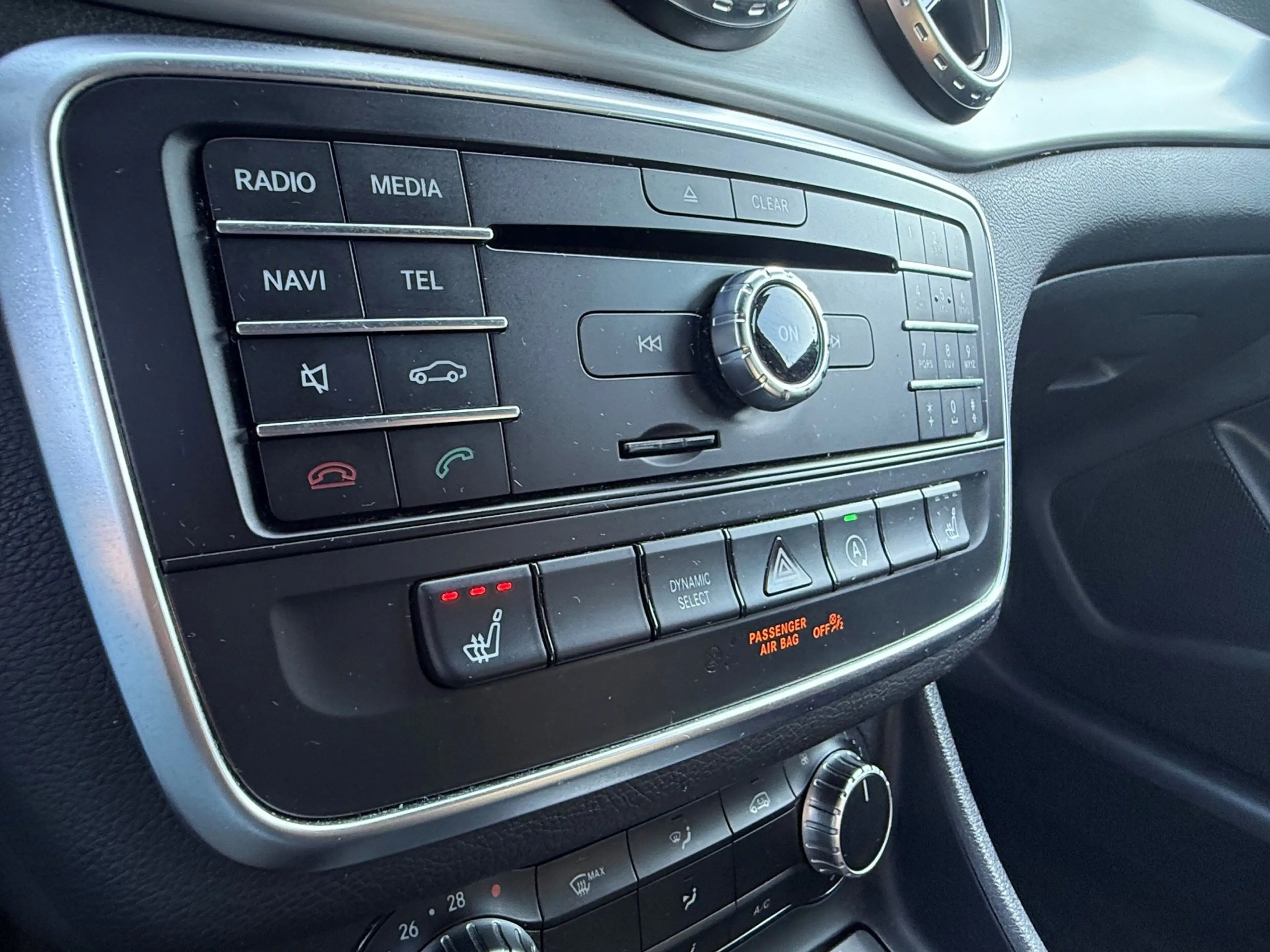 Mercedes-Benz GLA 180 AMG Night Edition Camera Navi — photo 19