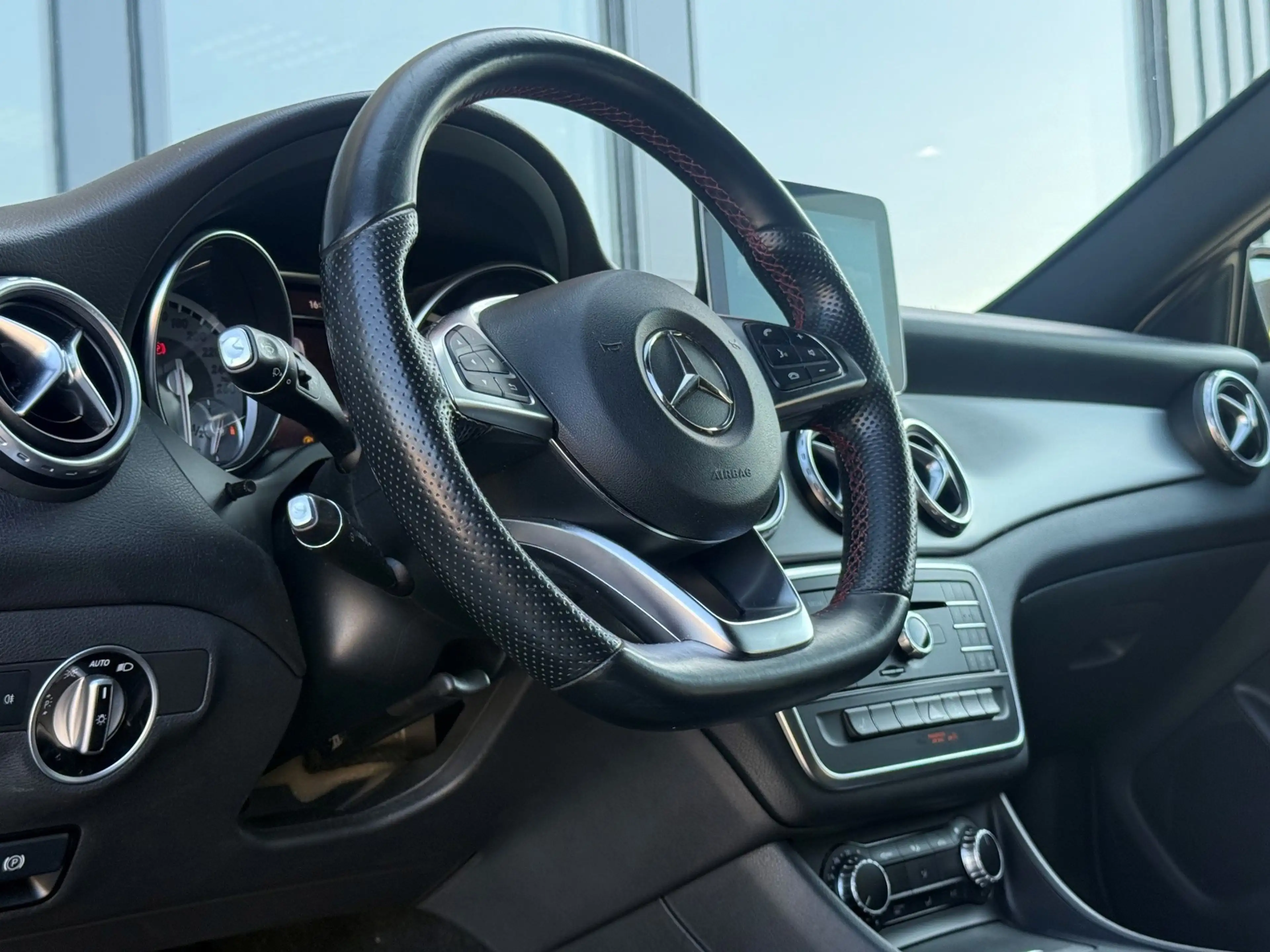 Mercedes-Benz GLA 180 AMG Night Edition Camera Navi — photo 13