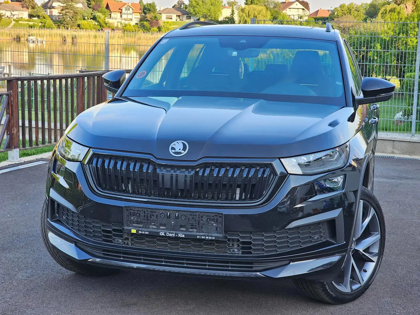 Skoda Kodiaq 2,0 TDI SCR 4x4 Sportline DSG Zwart - 2