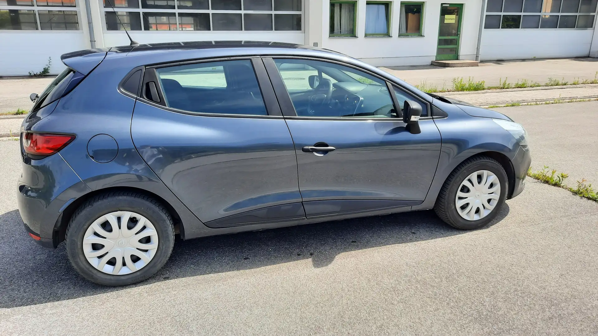 Renault Clio Intens 1,2 16V 75 Grau - 2