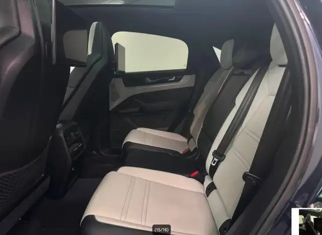 Porsche Cayenne view 12