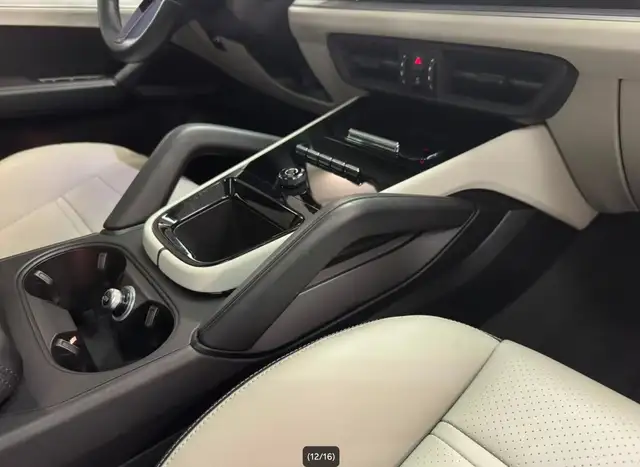 Porsche Cayenne view 11