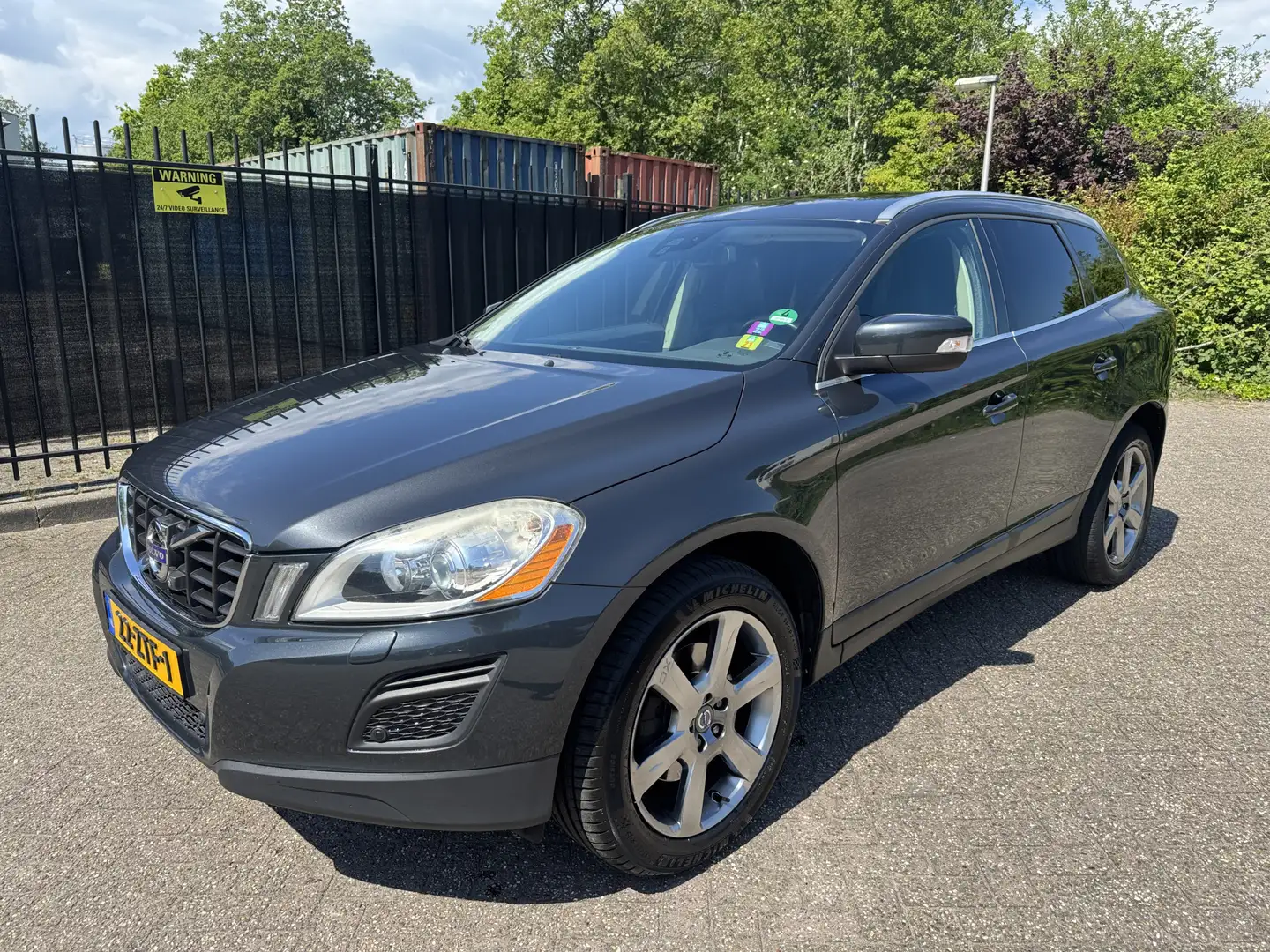 Volvo XC60 2.0 T5 Summum Pano/Leer/Stoelverw/CAM/Clima Grijs - 1