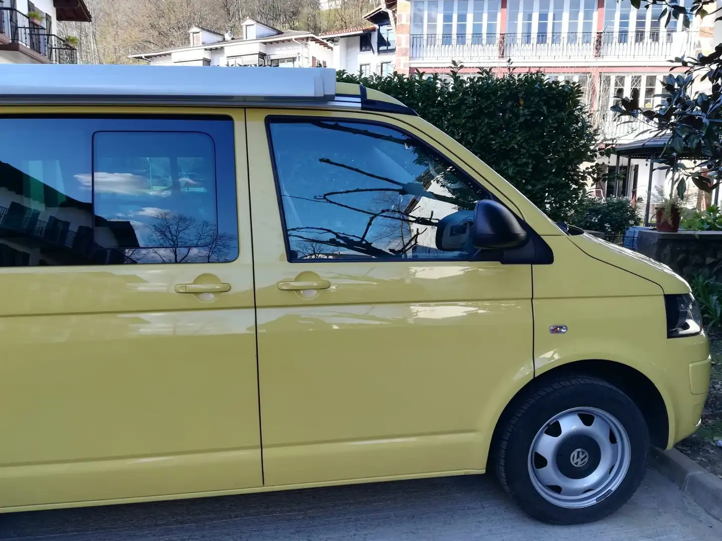 Volkswagen T5 California California 2.0TDI Beach Amarillo - 1