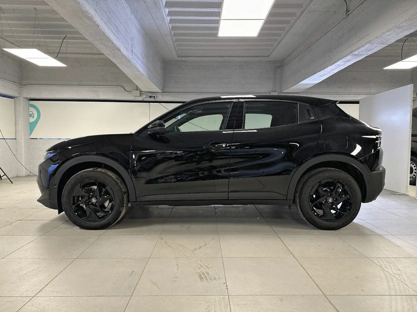 Alfa Romeo Junior 1.2 136CV Hybrid eDCT6 ibrida Schwarz - 2