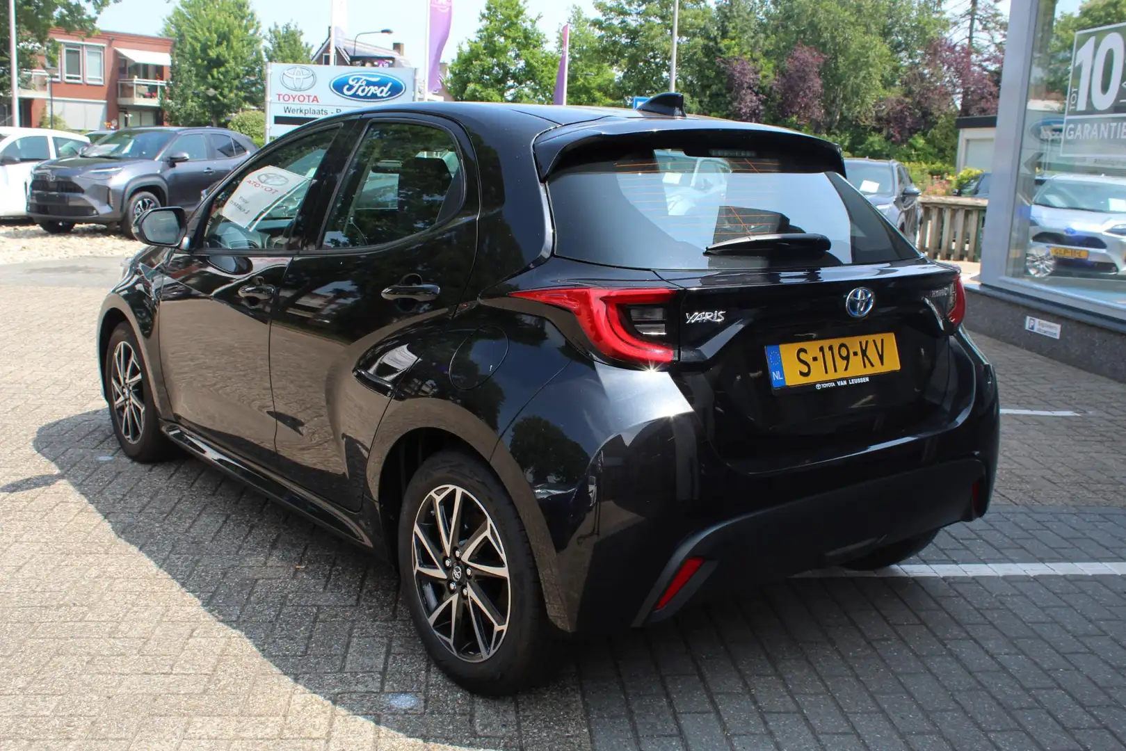 Toyota Yaris 1.5 HYBRID DYNAMIC APPLE/ANDROID LED-PAKKET KEYLES Negro - 2