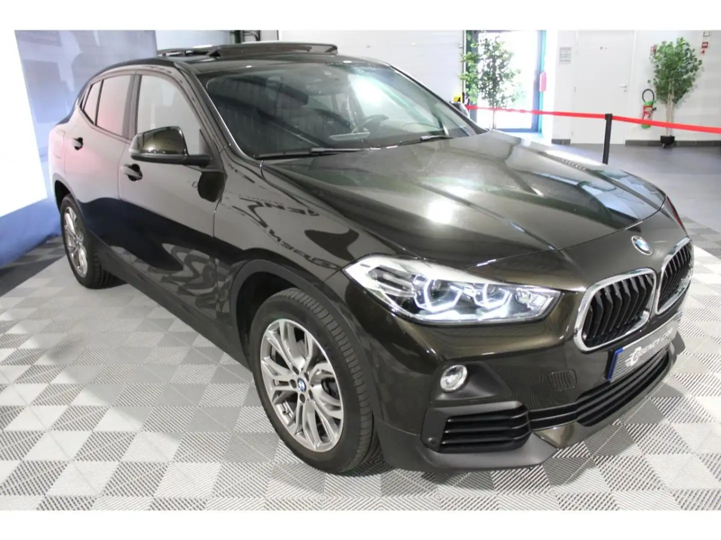 BMW X2 18i Lounge sDrive BV DKG - Suivi Schwarz - 2