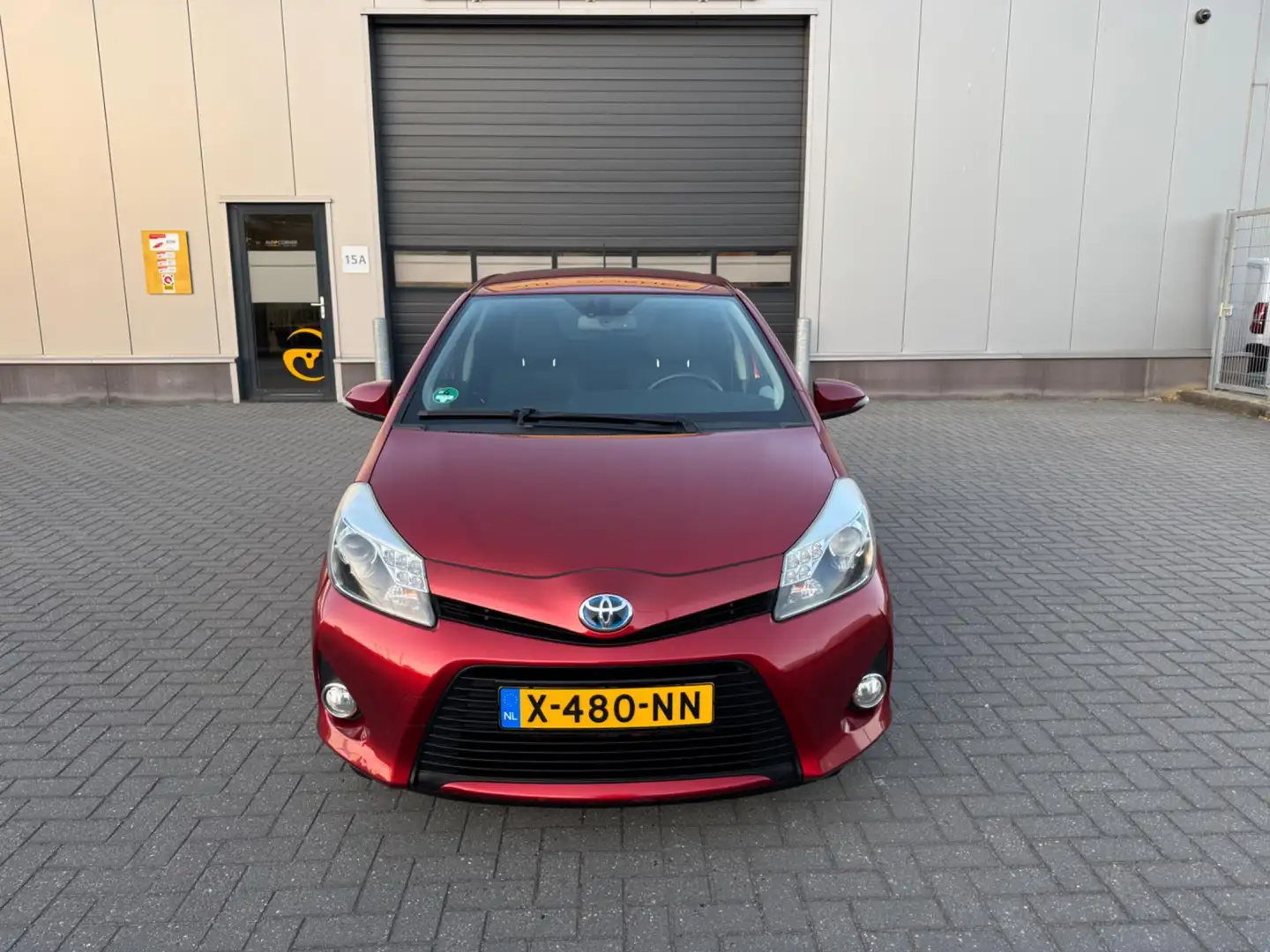 Toyota Yaris 1.5 Full Hybrid Dynamic Rood - 2