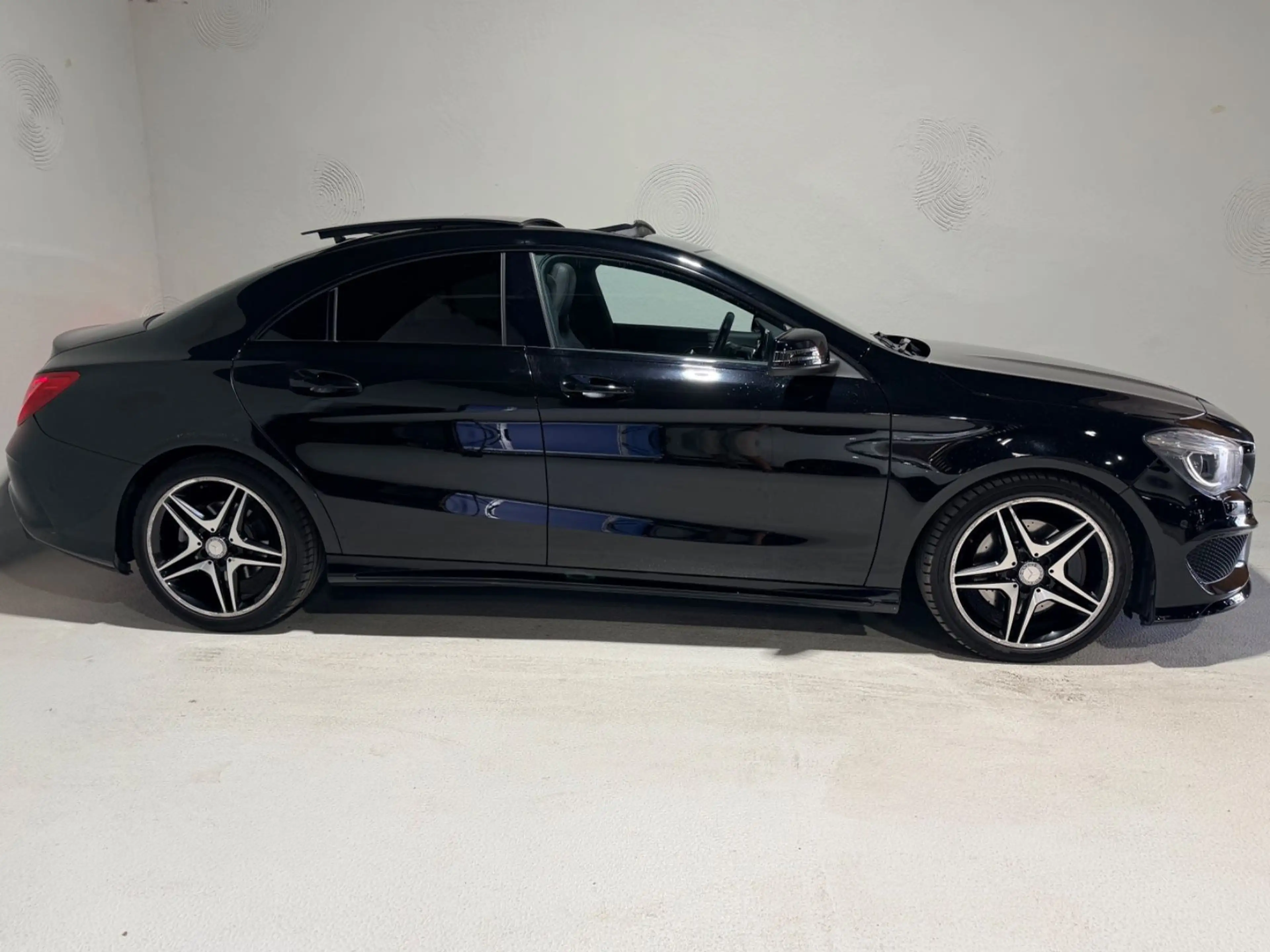 Mercedes-Benz CLA 220 CDI d AMG Line *Pano*Kamera*Leder — photo 6