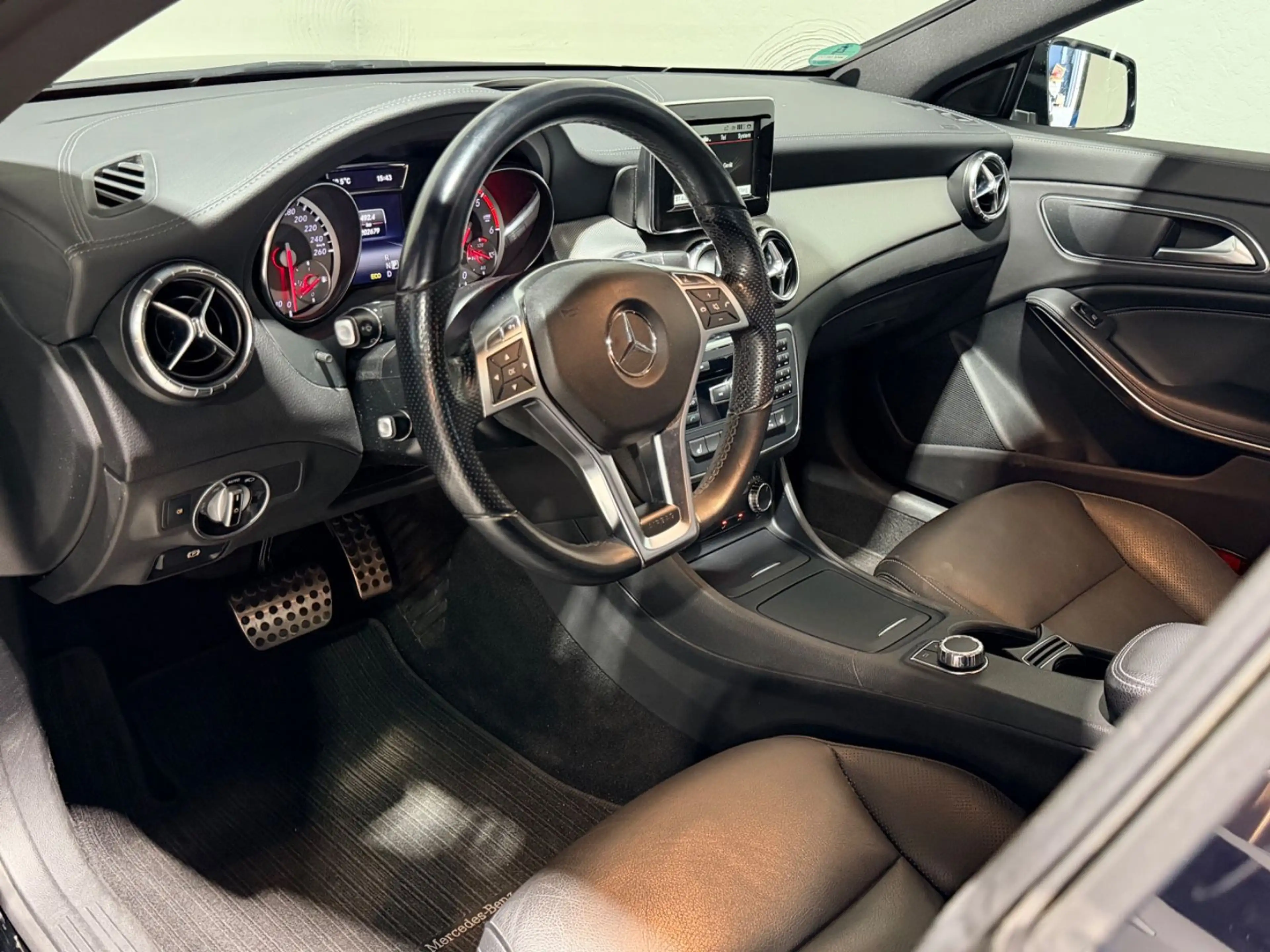 Mercedes-Benz CLA 220 CDI d AMG Line *Pano*Kamera*Leder — photo 12
