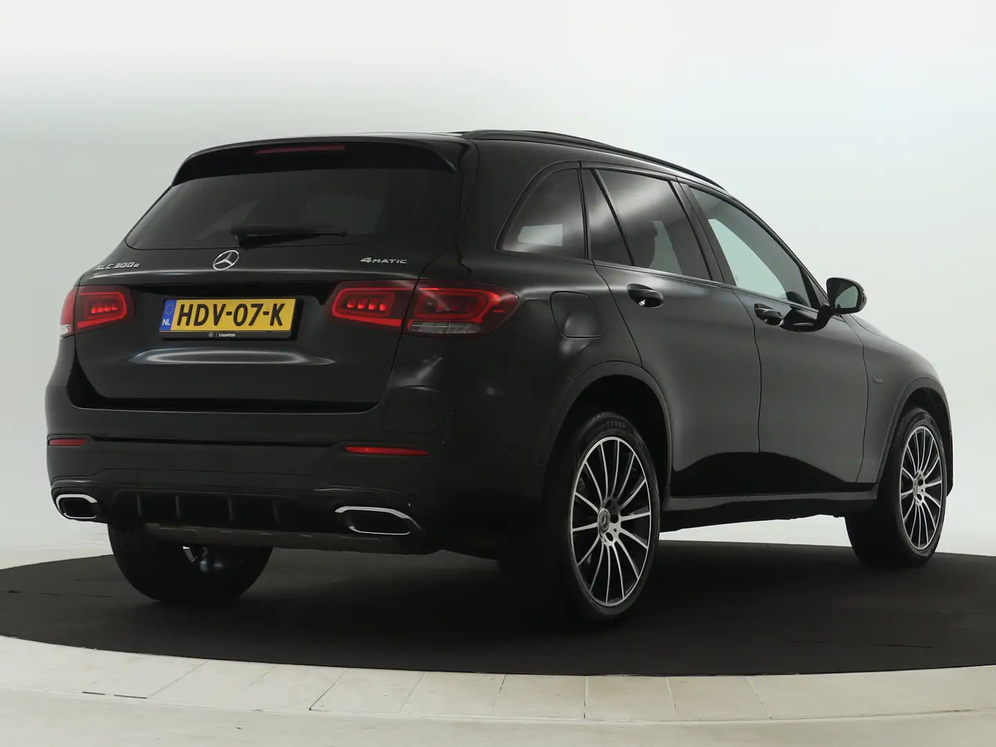 Mercedes-Benz GLC 300 300e 4MATIC AMG-line Phev | Night Pakket | Panoram Zwart - 2