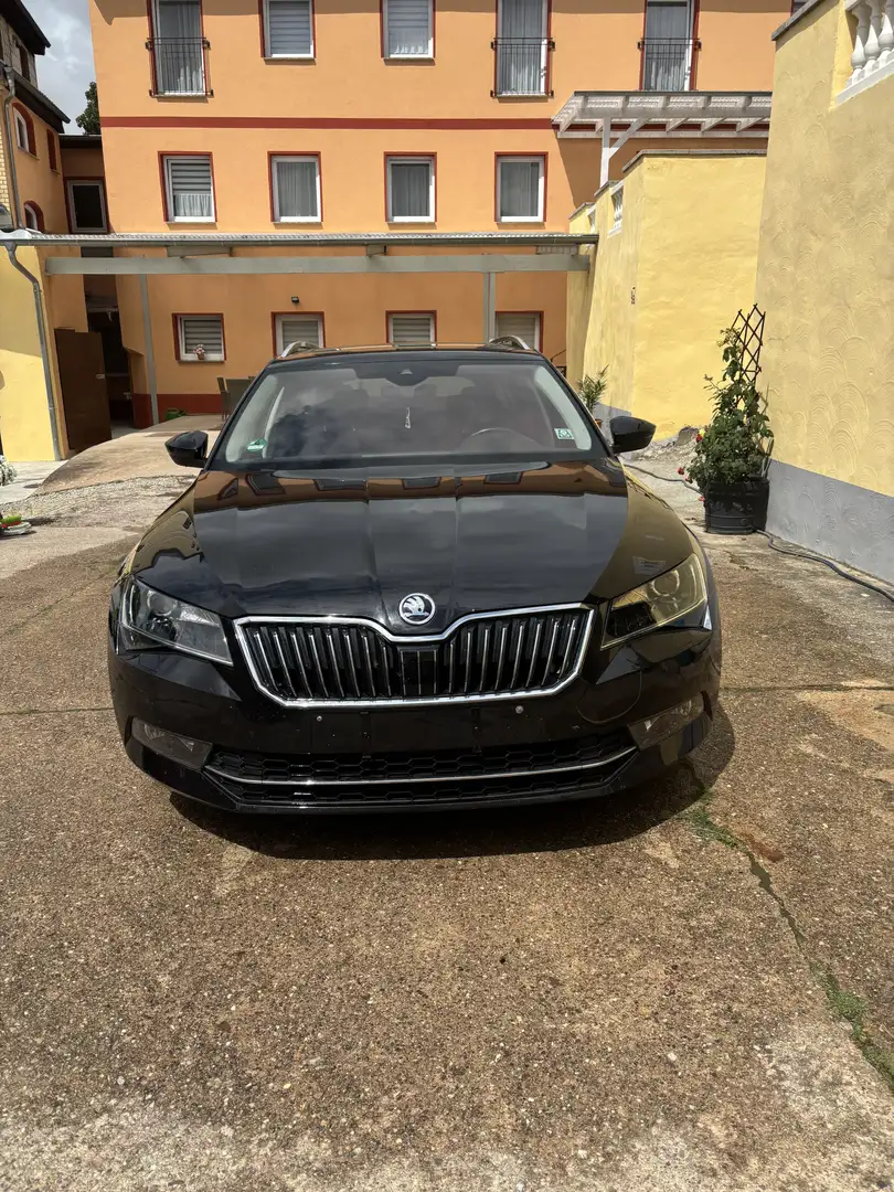 Skoda Superb Ambition Schwarz - 1