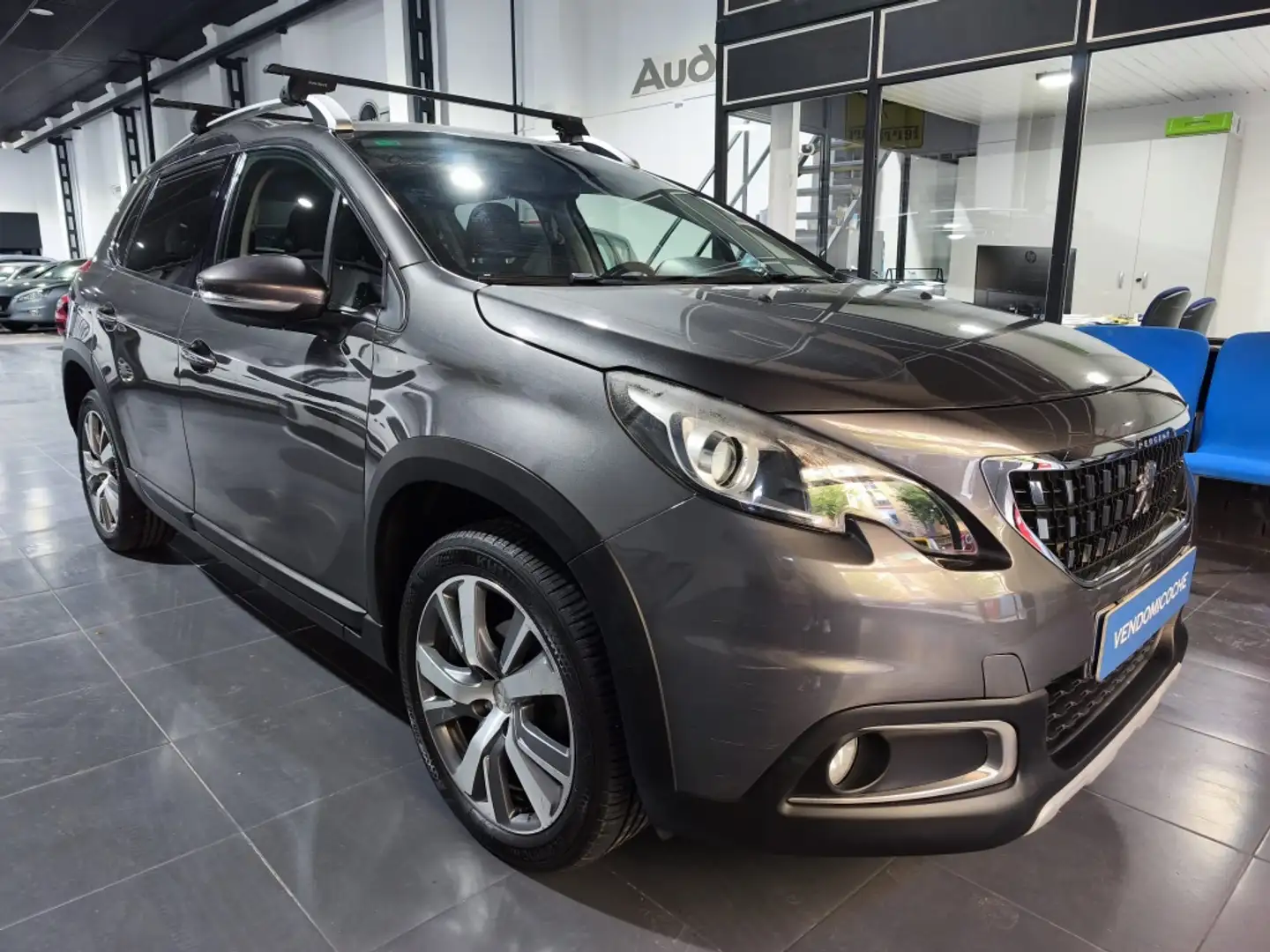 Peugeot 2008 1.6 BlueHDI Style 100 Gris - 2