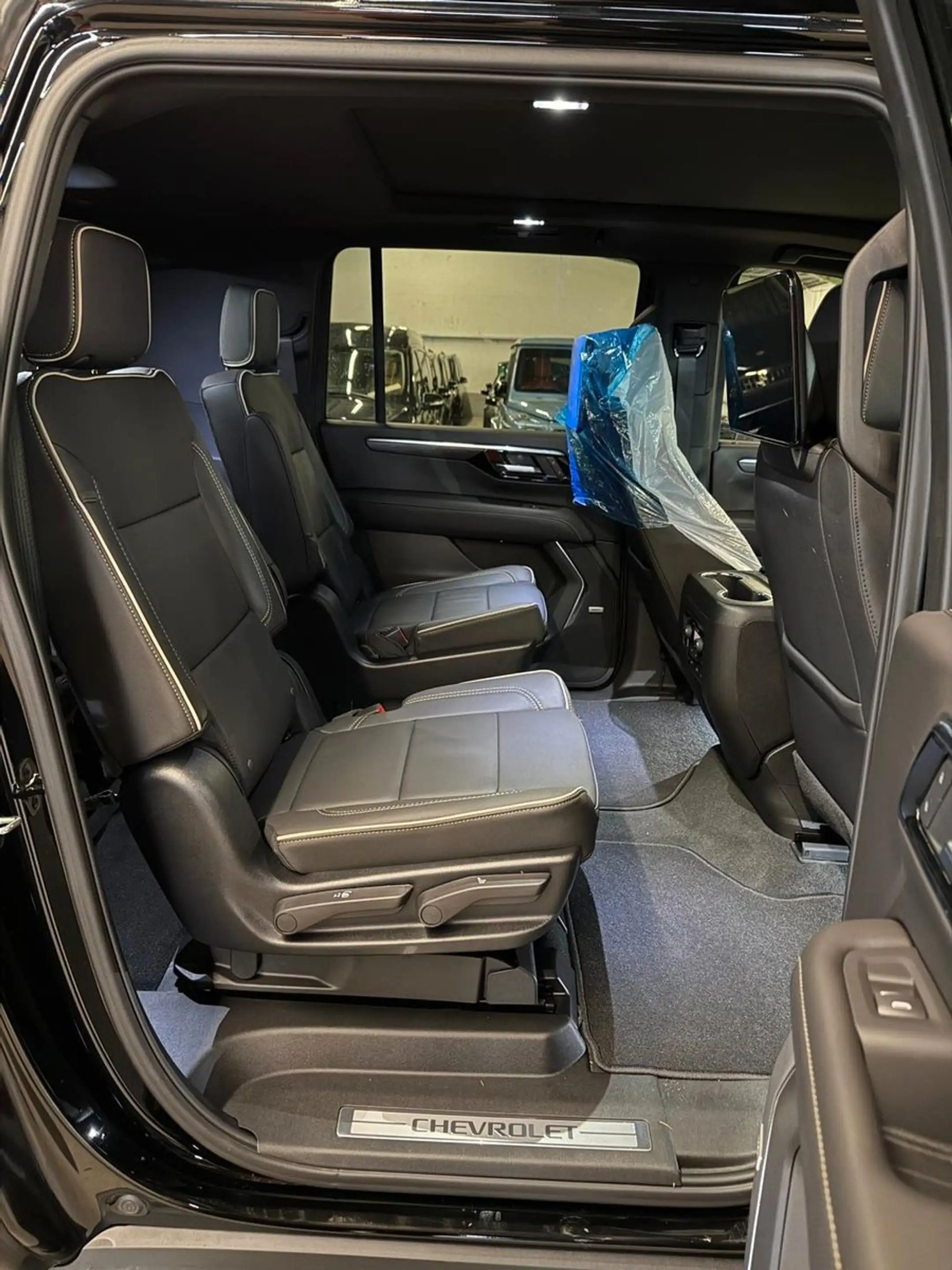 Chevrolet Suburban AWD+DURAMAX.DIESEL+TOP.SPECS+2026.EU — photo 31