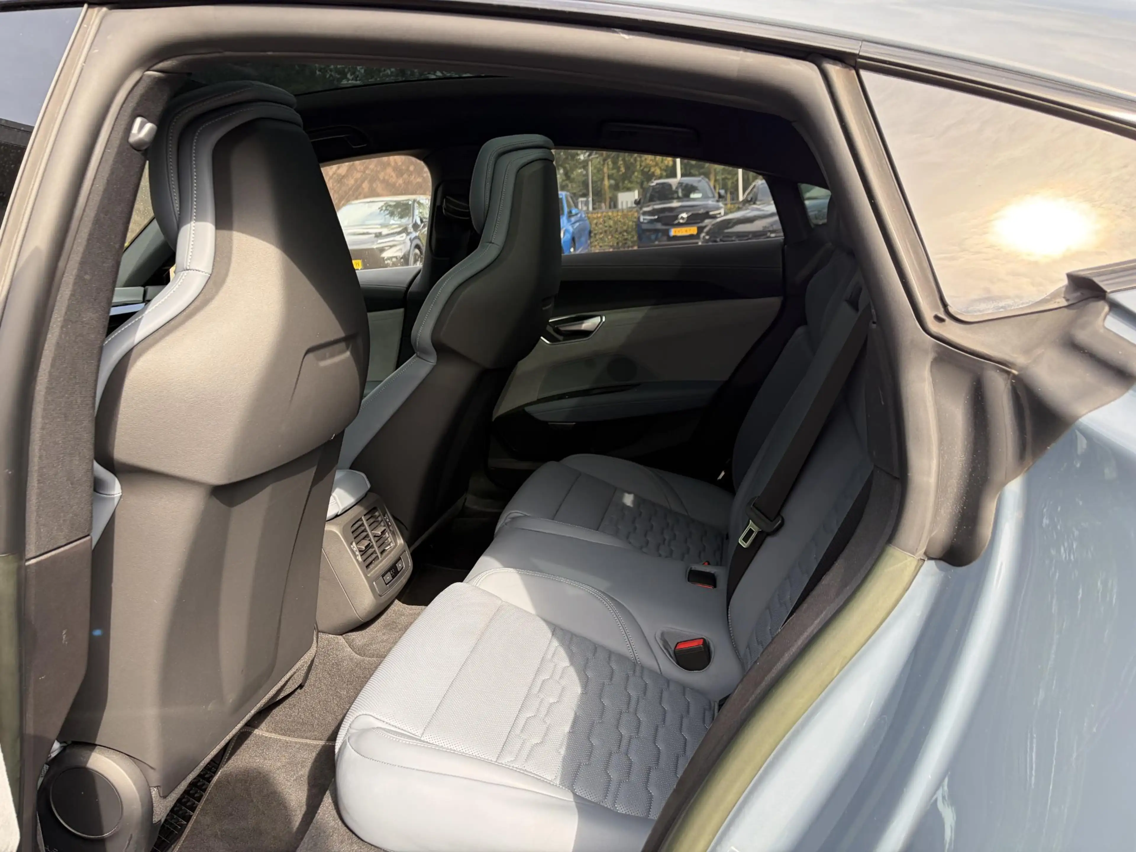 Audi e-tron GT GT 93 kWh 4WD VAN: 56.900,- VOOR: 53.877,- UW HERS — photo 15