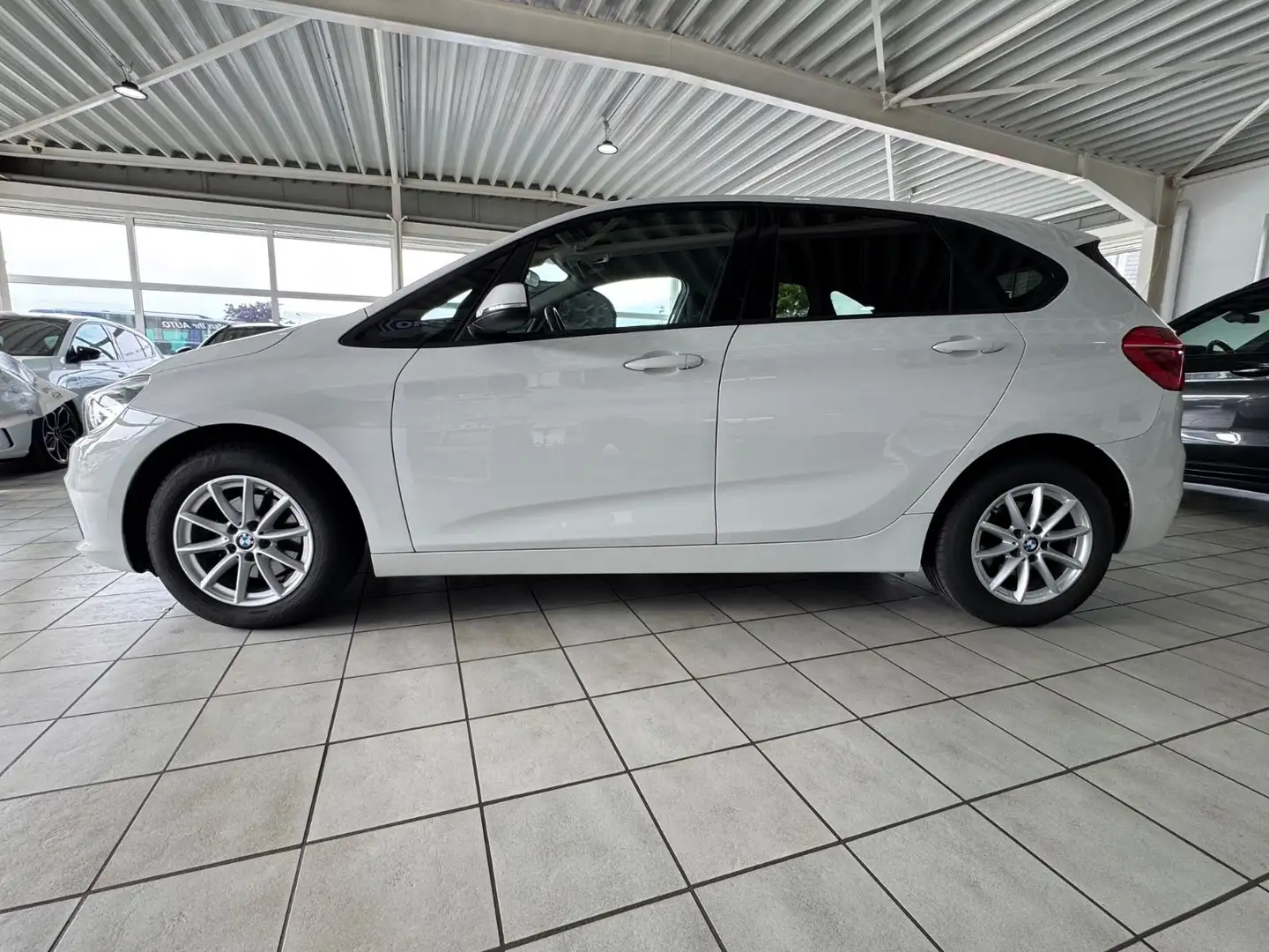 BMW 218 i Active Tourer/KLIMA/SHZ/BT/TEL/ALU/2.HD Blanc - 2