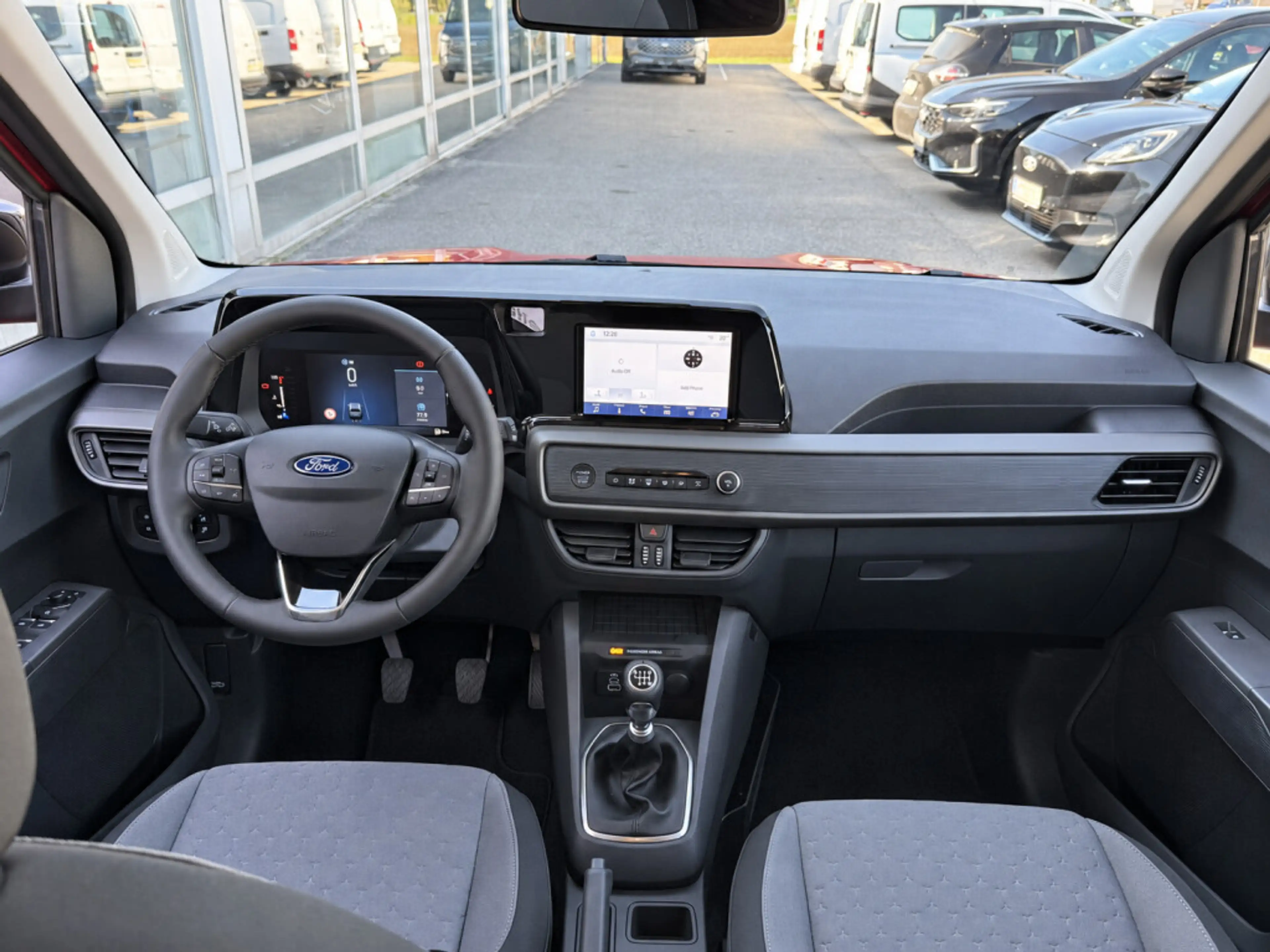 Ford Tourneo Courier 1,0 EcoBoost Titanium — photo 15