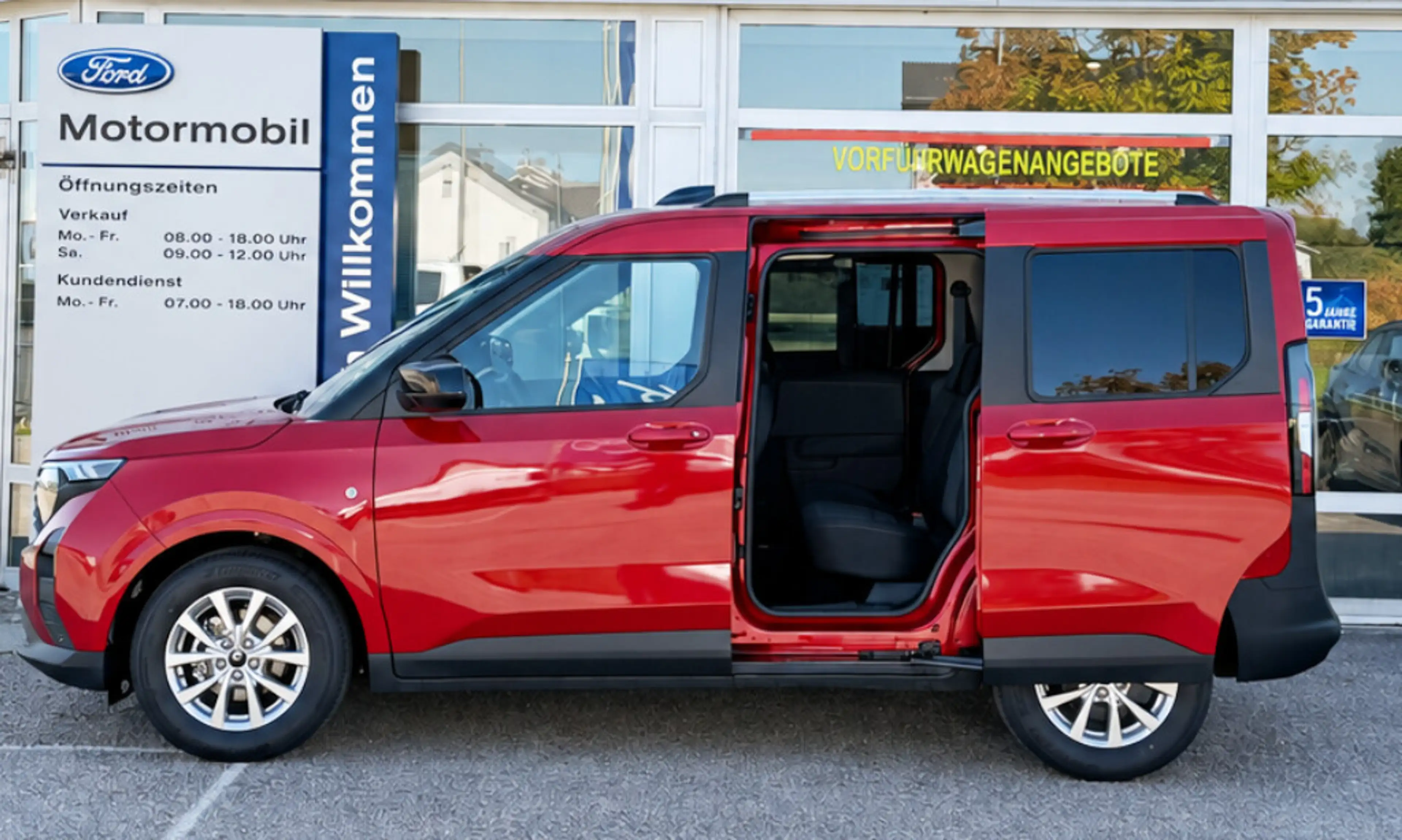 Ford Tourneo Courier 1,0 EcoBoost Titanium — photo 5