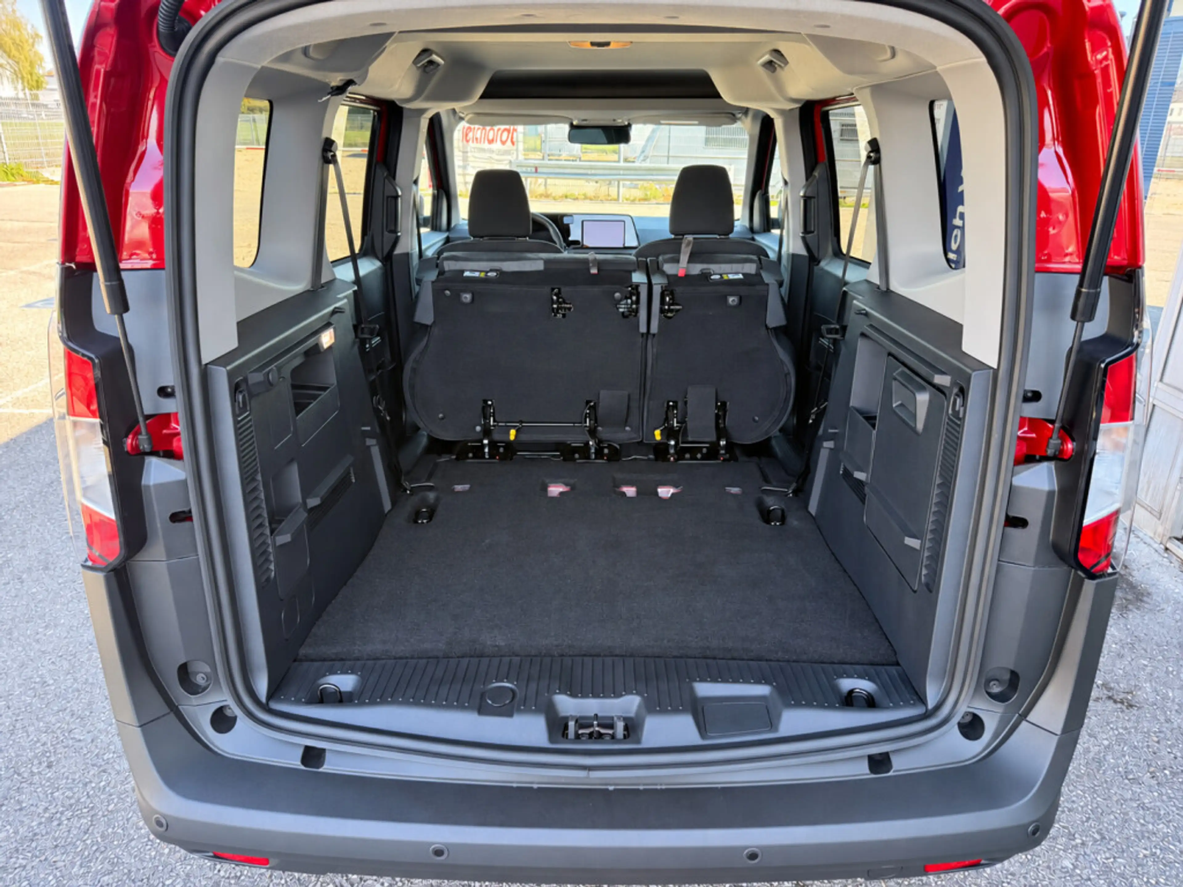 Ford Tourneo Courier 1,0 EcoBoost Titanium — photo 12