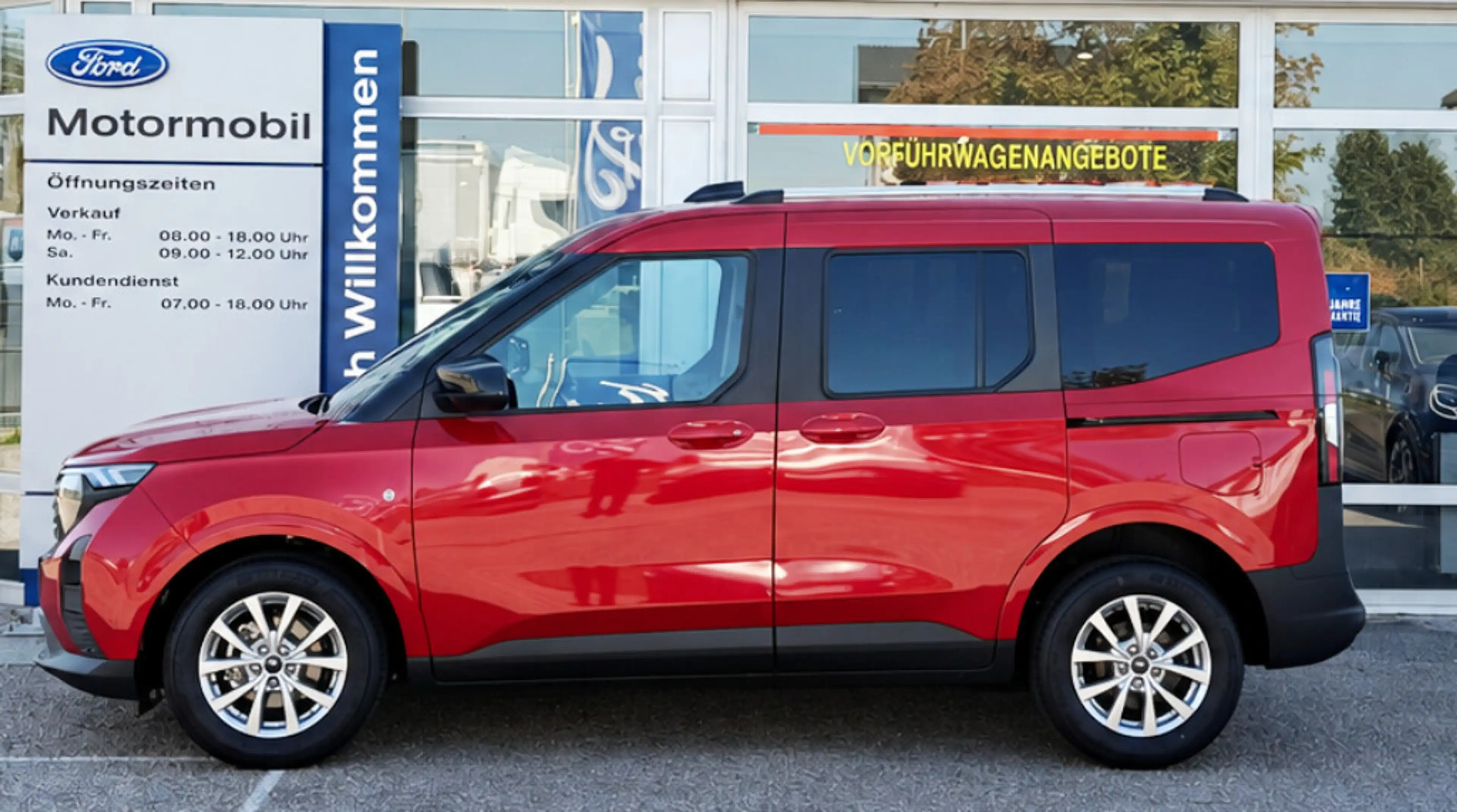 Ford Tourneo Courier 1,0 EcoBoost Titanium — photo 4