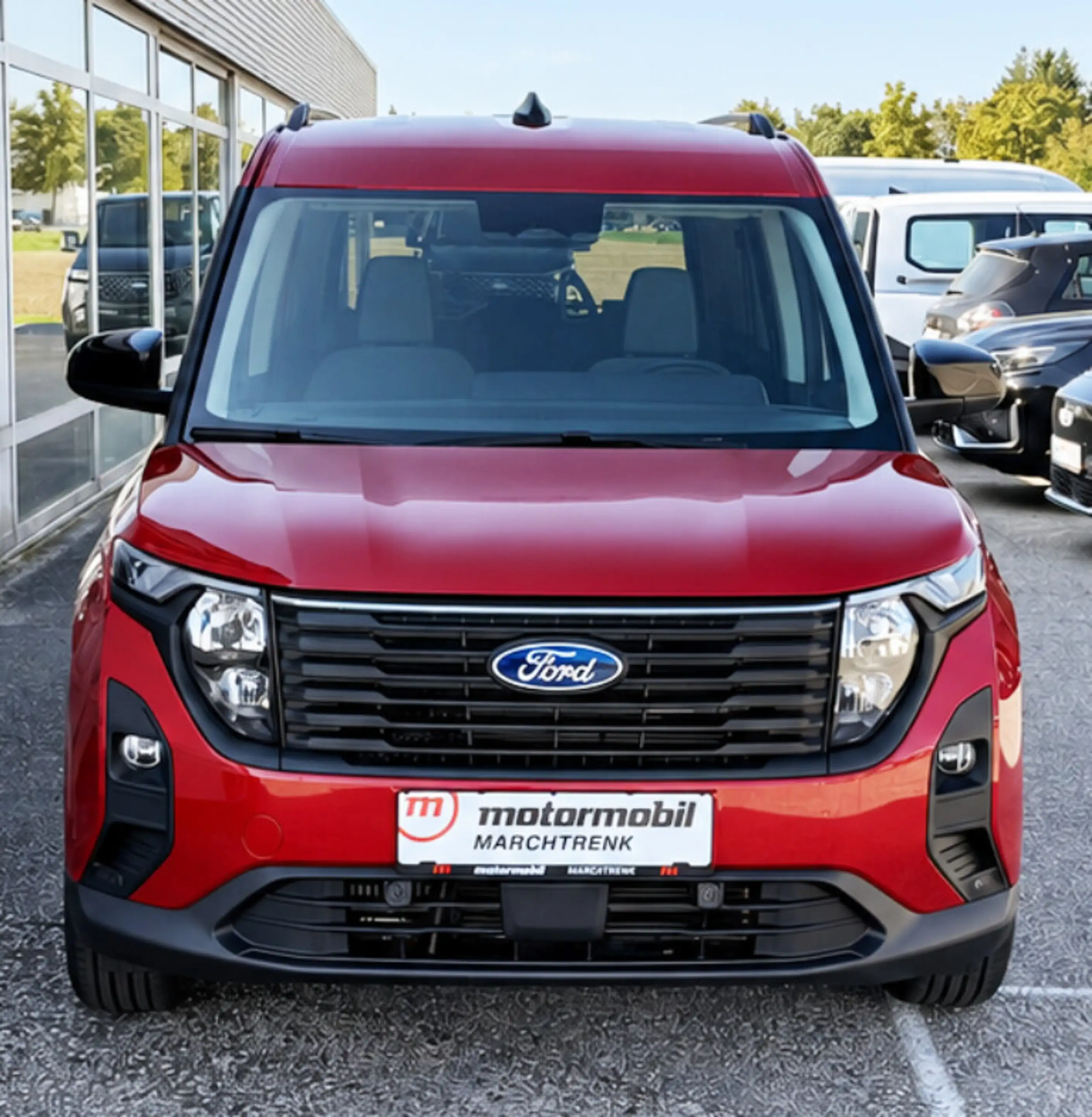 Ford Tourneo Courier 1,0 EcoBoost Titanium — photo 2