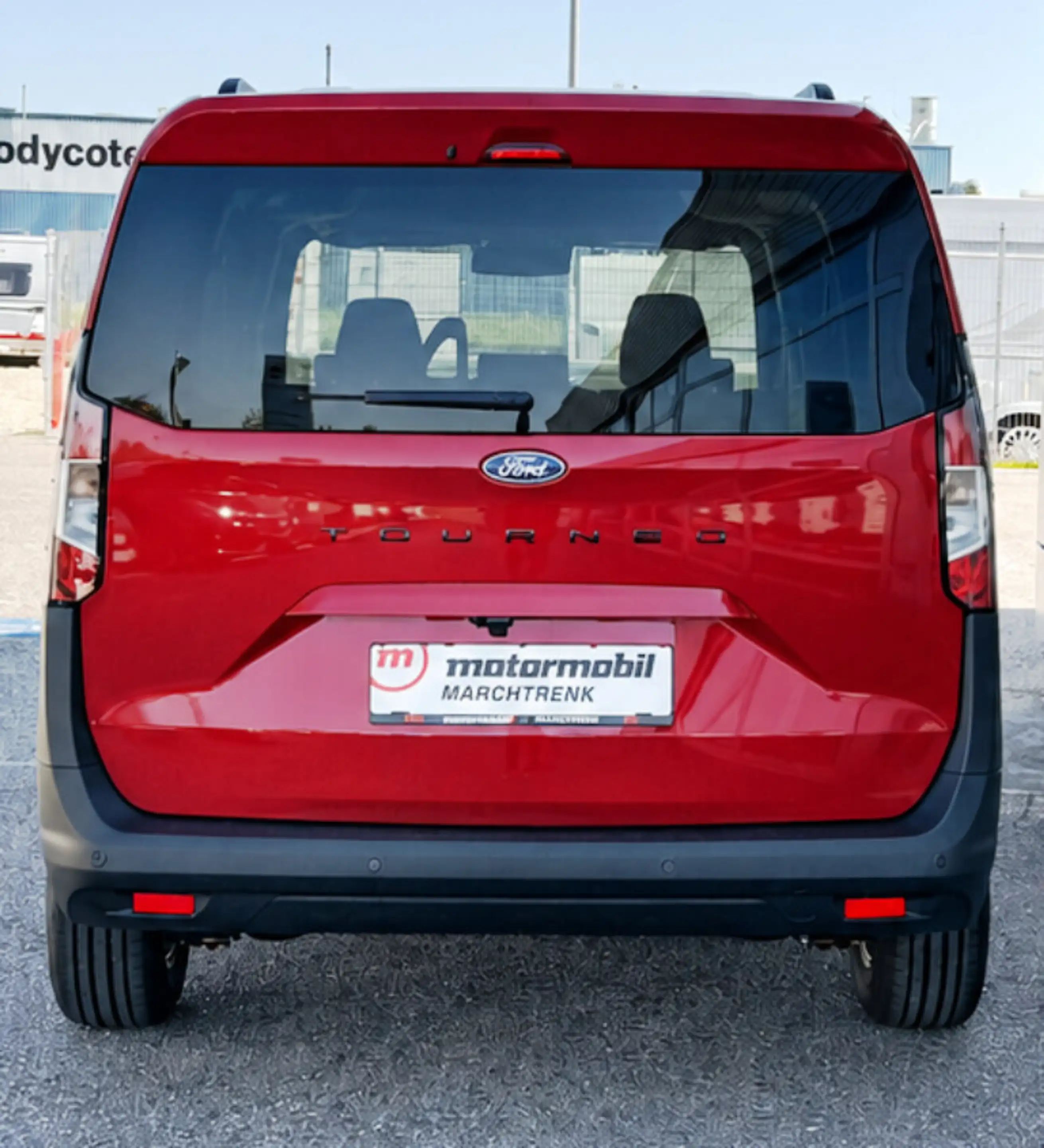 Ford Tourneo Courier 1,0 EcoBoost Titanium — photo 9