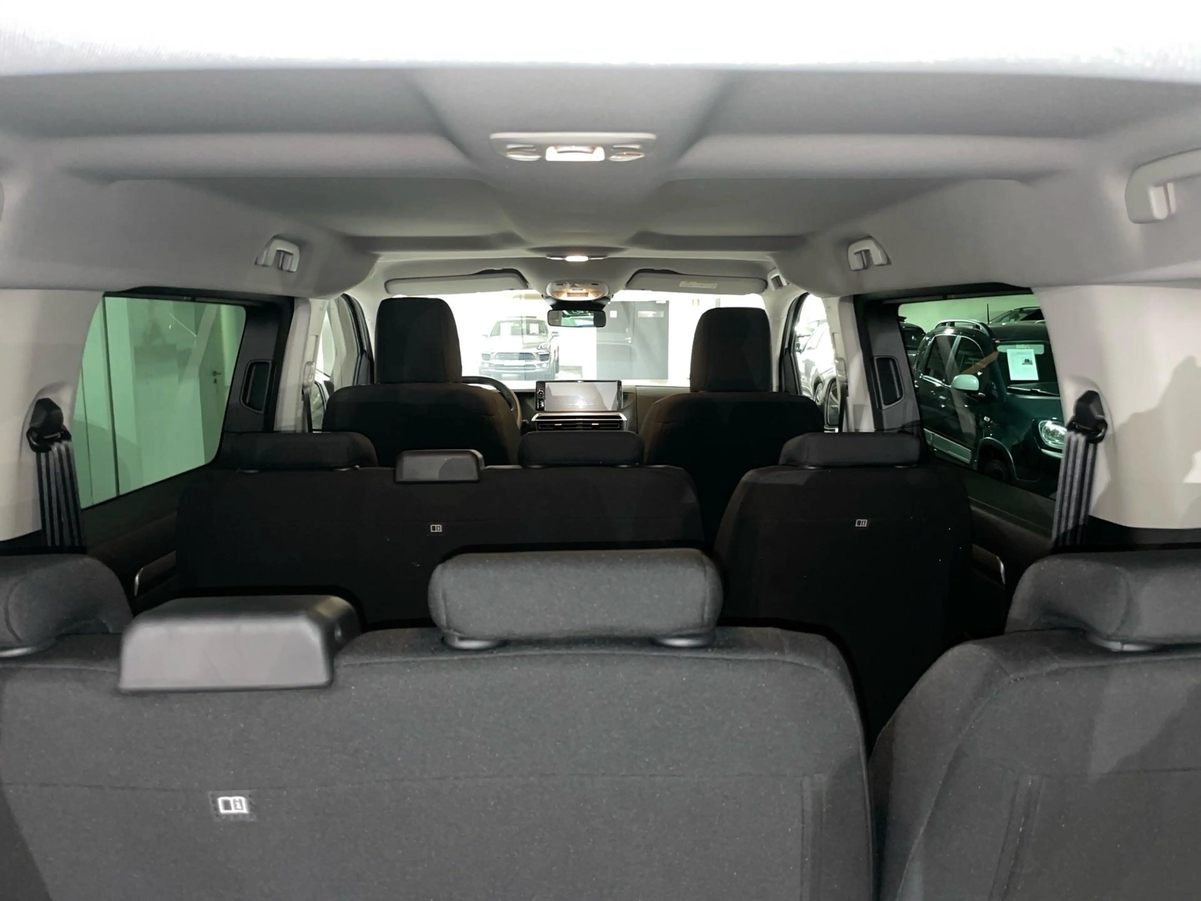 Peugeot Traveller 2.0 BlueHDi 130kW EAT8 — photo 14