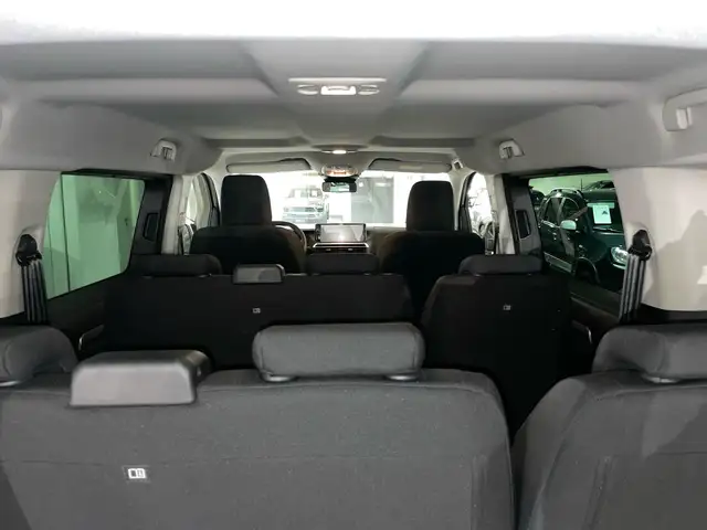 Peugeot Traveller view 14