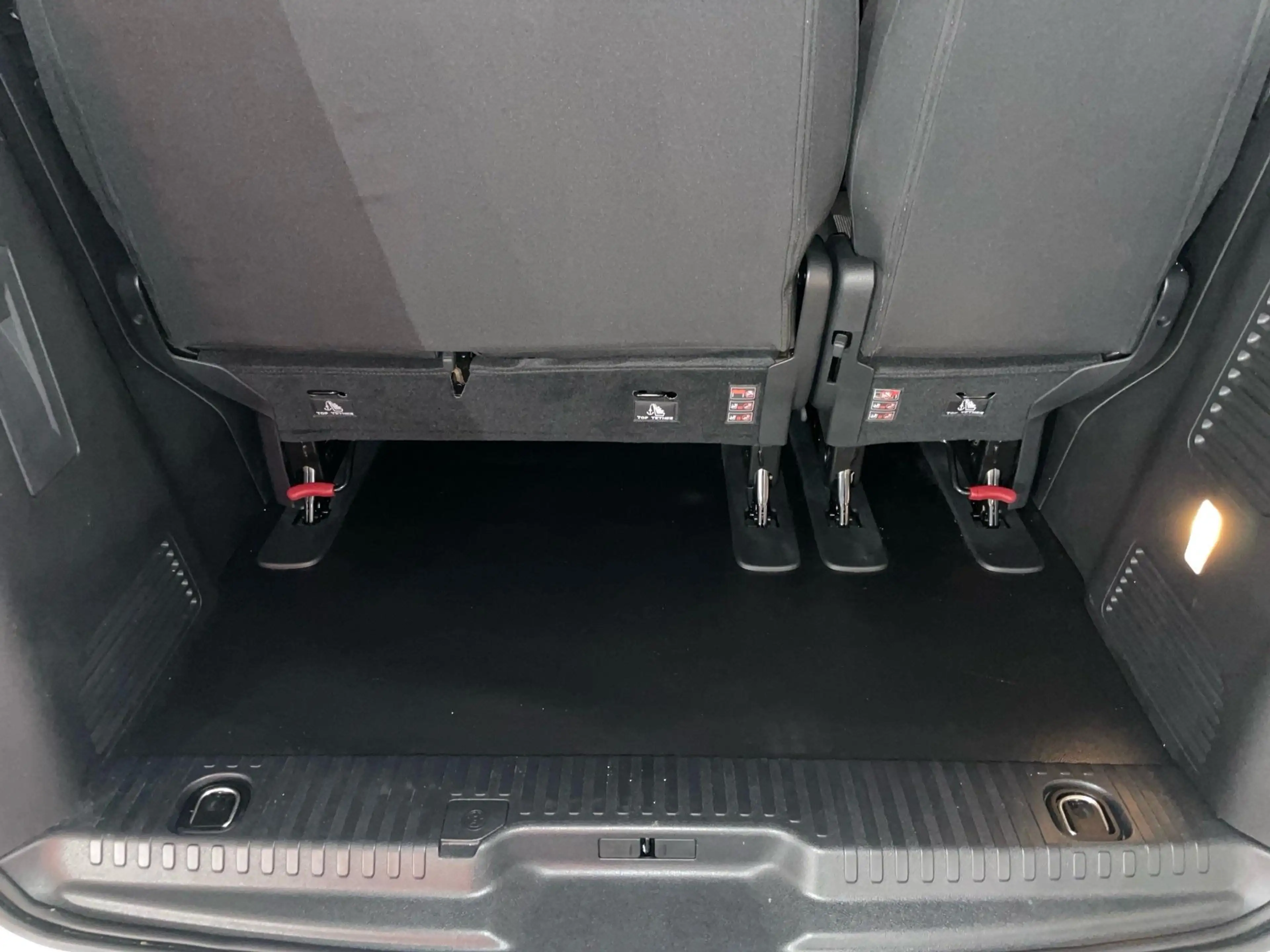 Peugeot Traveller 2.0 BlueHDi 130kW EAT8 — photo 12