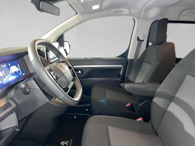 Peugeot Traveller view 4