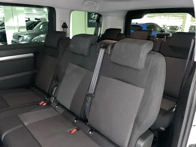 Peugeot Traveller view 13