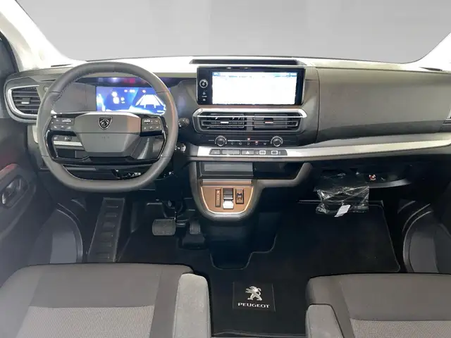 Peugeot Traveller view 5