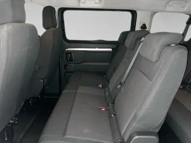Peugeot Traveller view 11