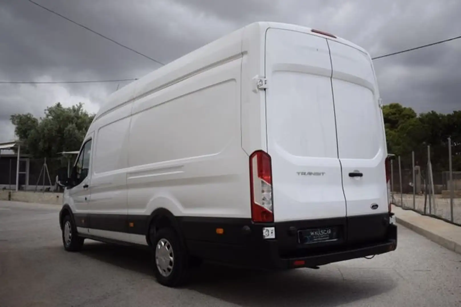Ford Transit Trend Blanco - 2