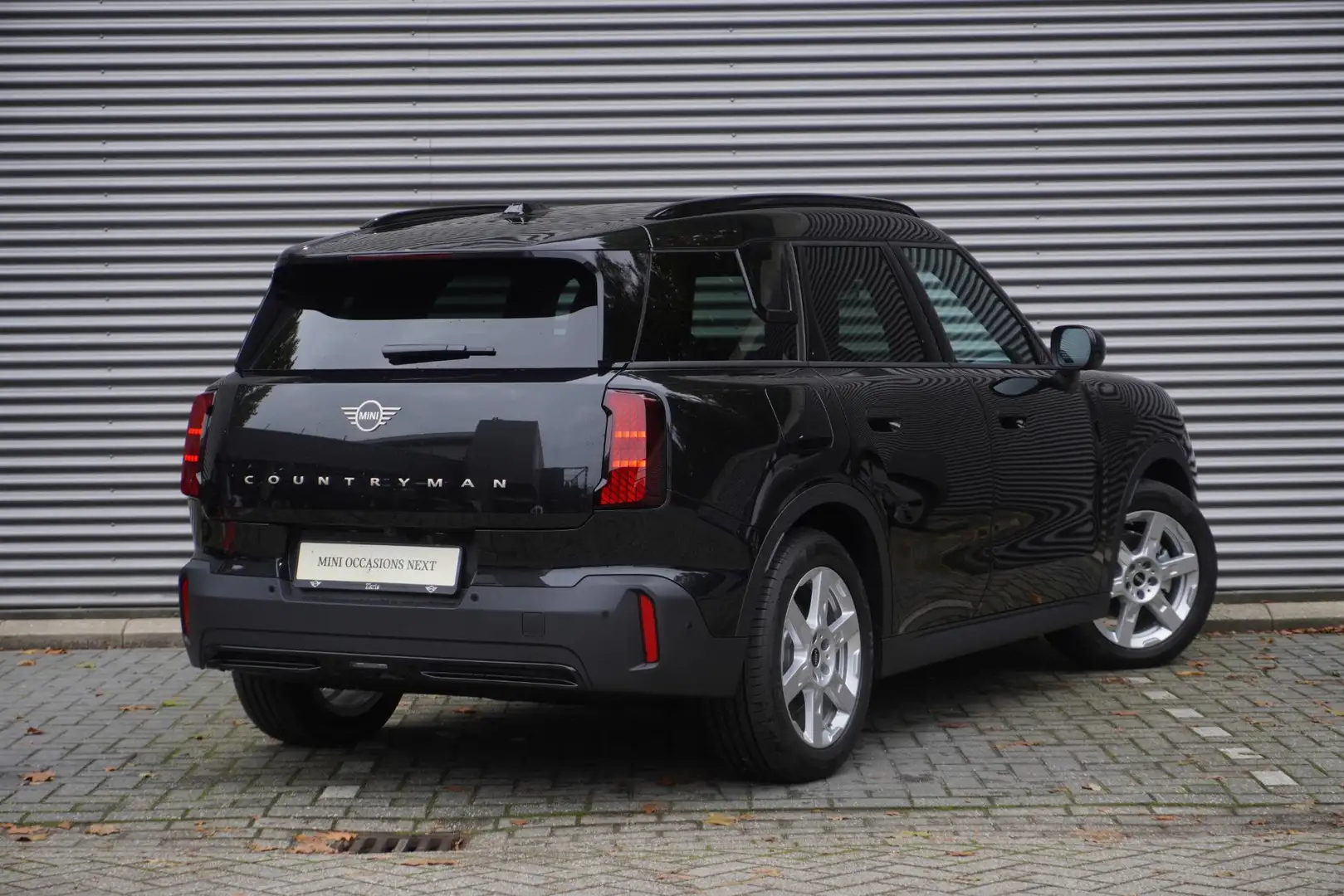 MINI Countryman E Blackyard | 18" Asteroid Spoke | Parking Assistant Zwart - 2