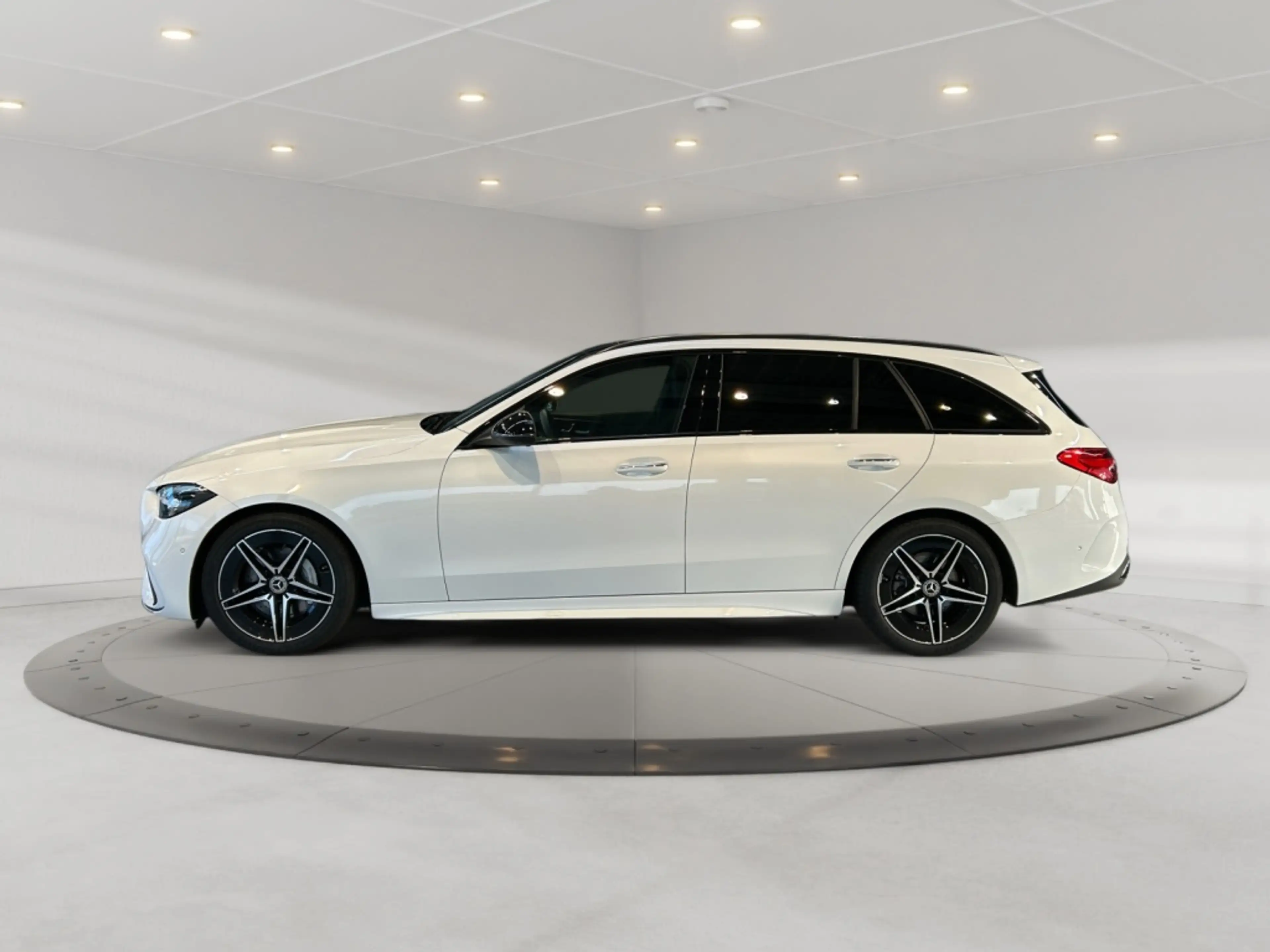 Mercedes-Benz C 300 T AMG AMG+MBUX+Night+Pano+SHD+Wide+360+Cam — photo 4