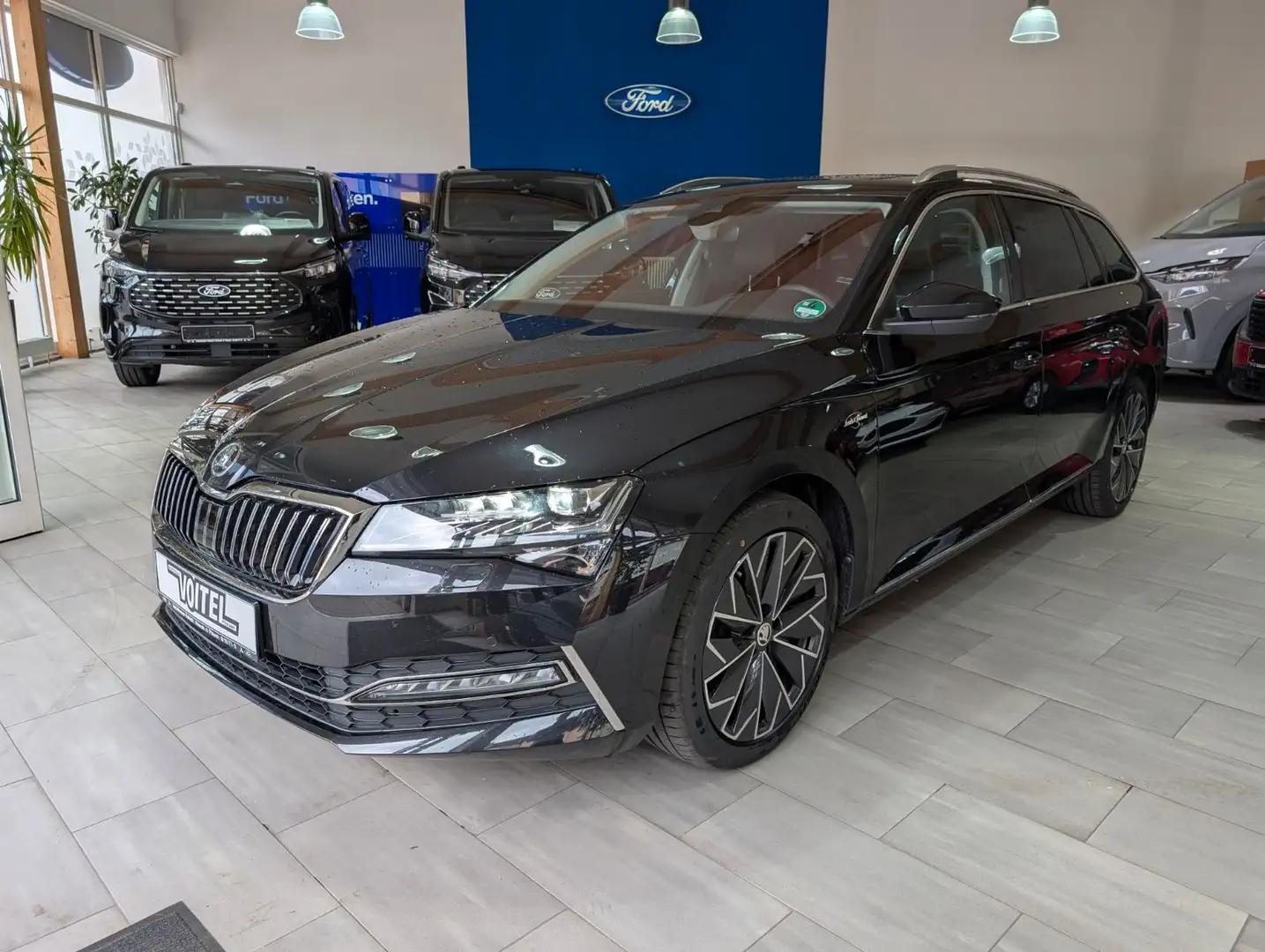 Skoda Superb Combi L&K Black - 1