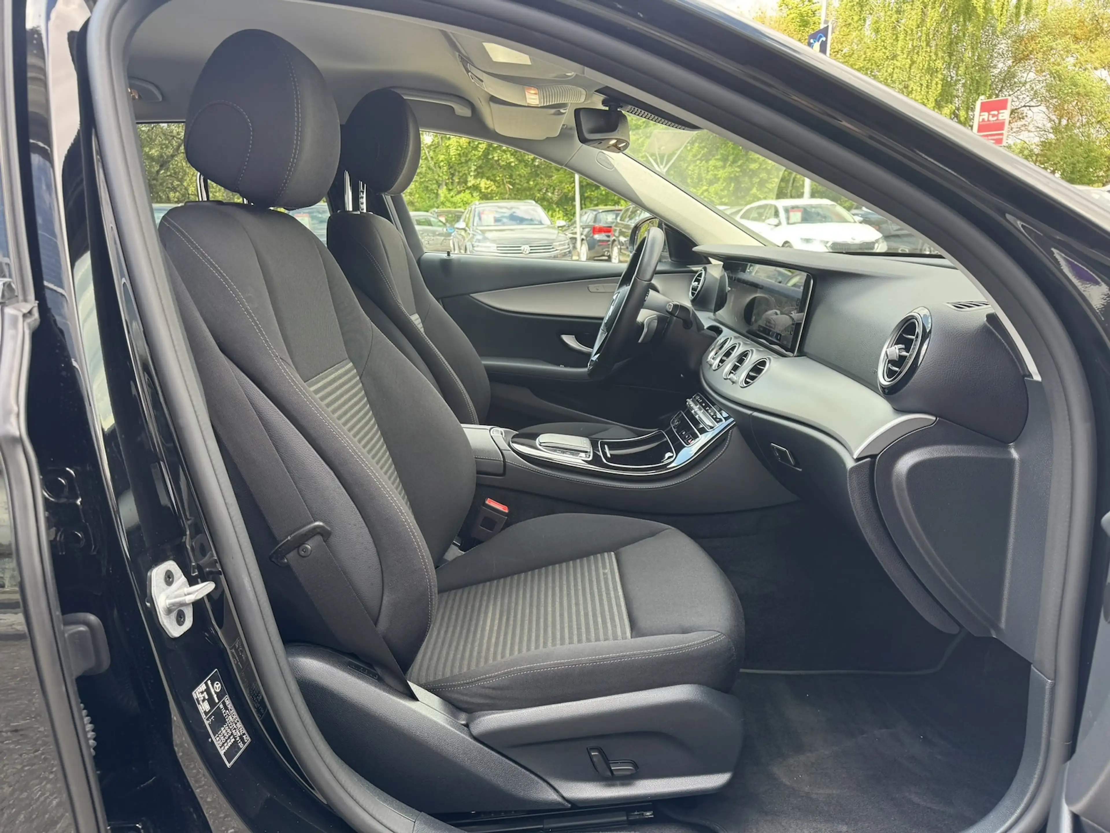 Mercedes-Benz E 400 d 4 MATIC/LED/KAMERA/KLIMA/DAB/APP-CONNECT — photo 11