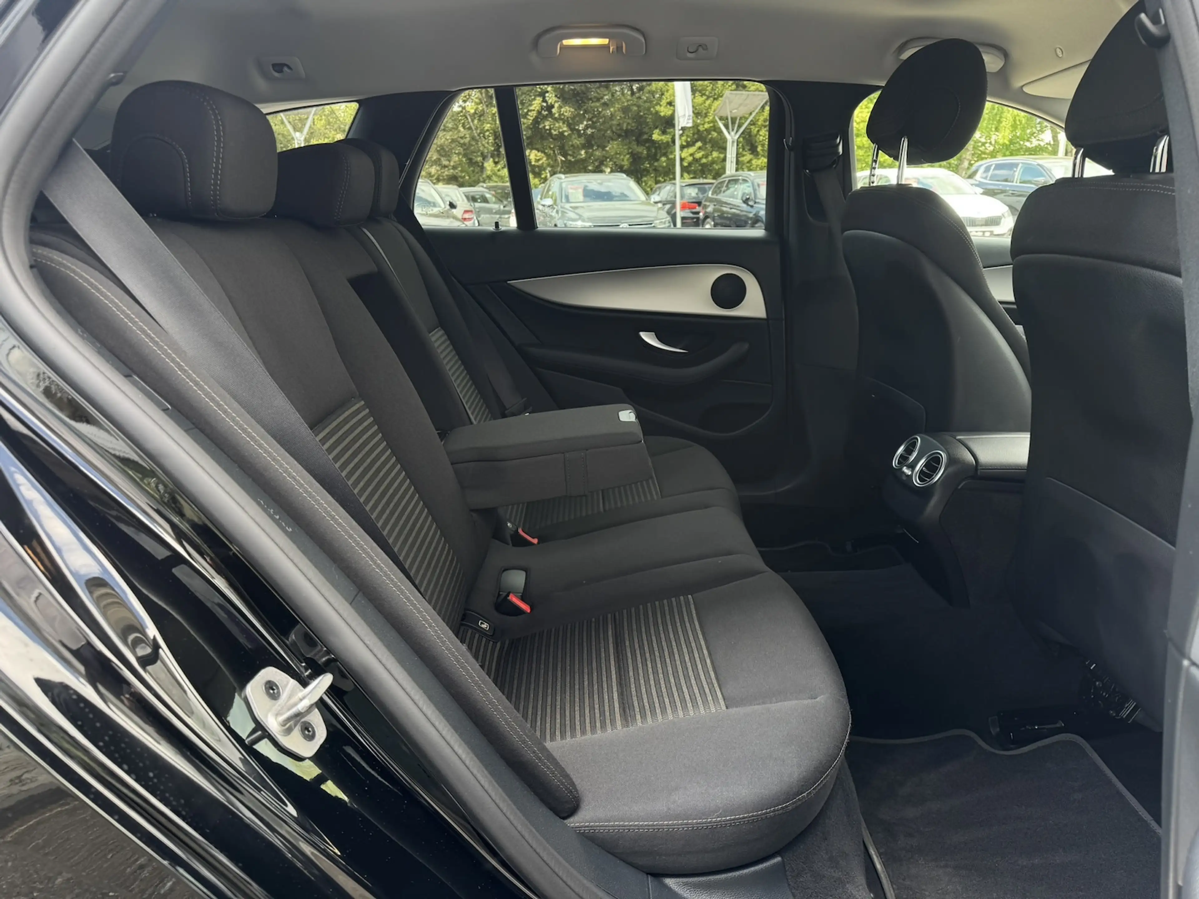 Mercedes-Benz E 400 d 4 MATIC/LED/KAMERA/KLIMA/DAB/APP-CONNECT — photo 12