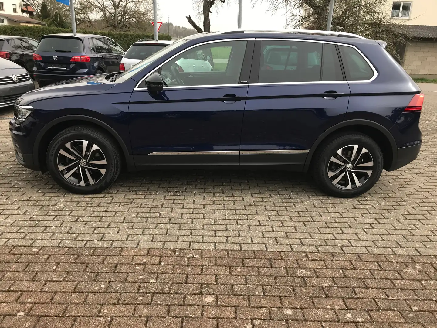 Volkswagen Tiguan 2.0TDI IQ.DRIVE DPF 4Motion LED AHK HUD Alu Navi Blau - 2