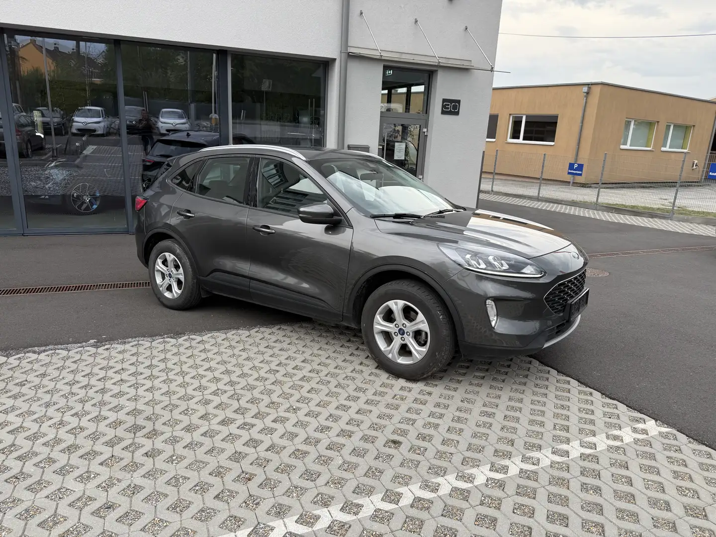 Ford Kuga Kuga 2,5 Duratec Plugin Hybrid Benzin AHK NAVI etc Grau - 2