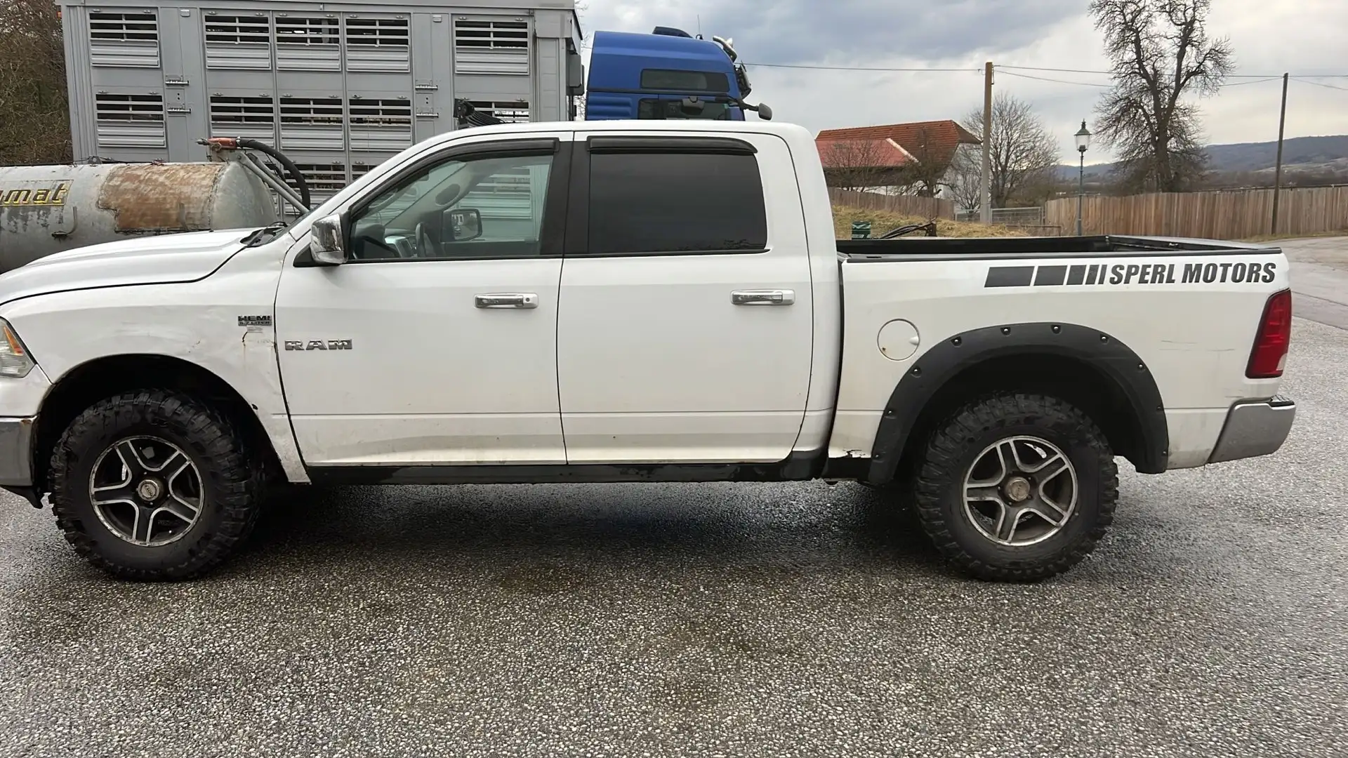 Dodge RAM - 1