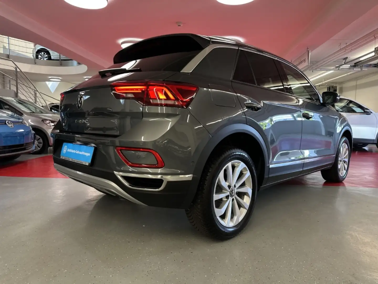 Volkswagen T-Roc Style 1.5 TSI DSG AHK Navi LED ACC Klima Sitzheizu Grau - 2