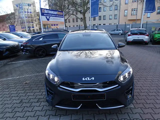 Kia Ceed main image